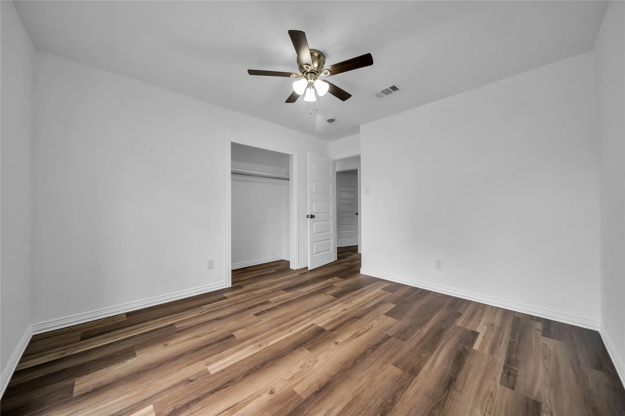 Single Family Residence For Sale in Dallas County , 2009 Clark Trail, Grand Prairie, Texas 75052, 3 Bedroom, 2 Bathroom, 2 Garage spaces, 1,816 Sqft, built in 1978, mls#21379374, Real Estate Agent in Grand Prairie, Homes For Sale in Dallas county, Homes For Sale in Grand Prairie, Realtor in Grand Prairie Texas, Real Estate Brokerage Independent Realty Texas, Luminita Cordes Realtor
