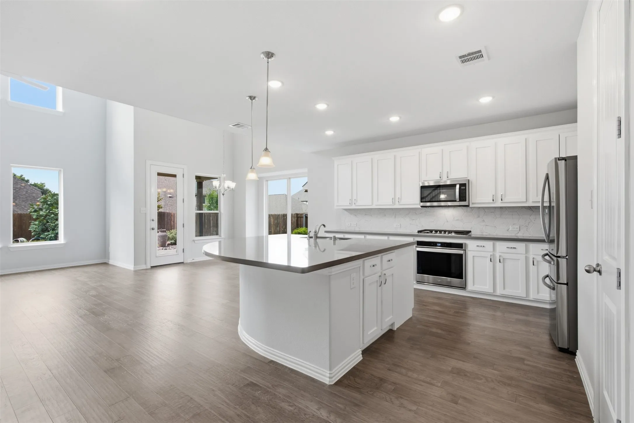 Single Family Residence For Rent in Denton County , 1121 Spanish Dove Drive, Little Elm, Texas 75068, 3 Bedroom, 3 Bathroom, 2 Garage spaces, 2,695 Sqft, built in 2019, mls#21378734, Real Estate Agent in Little Elm, Homes For Rent in Denton county, Homes For Rent in Little Elm, Realtor in Little Elm Texas, Real Estate Brokerage Independent Realty Texas, Luminita Cordes Realtor