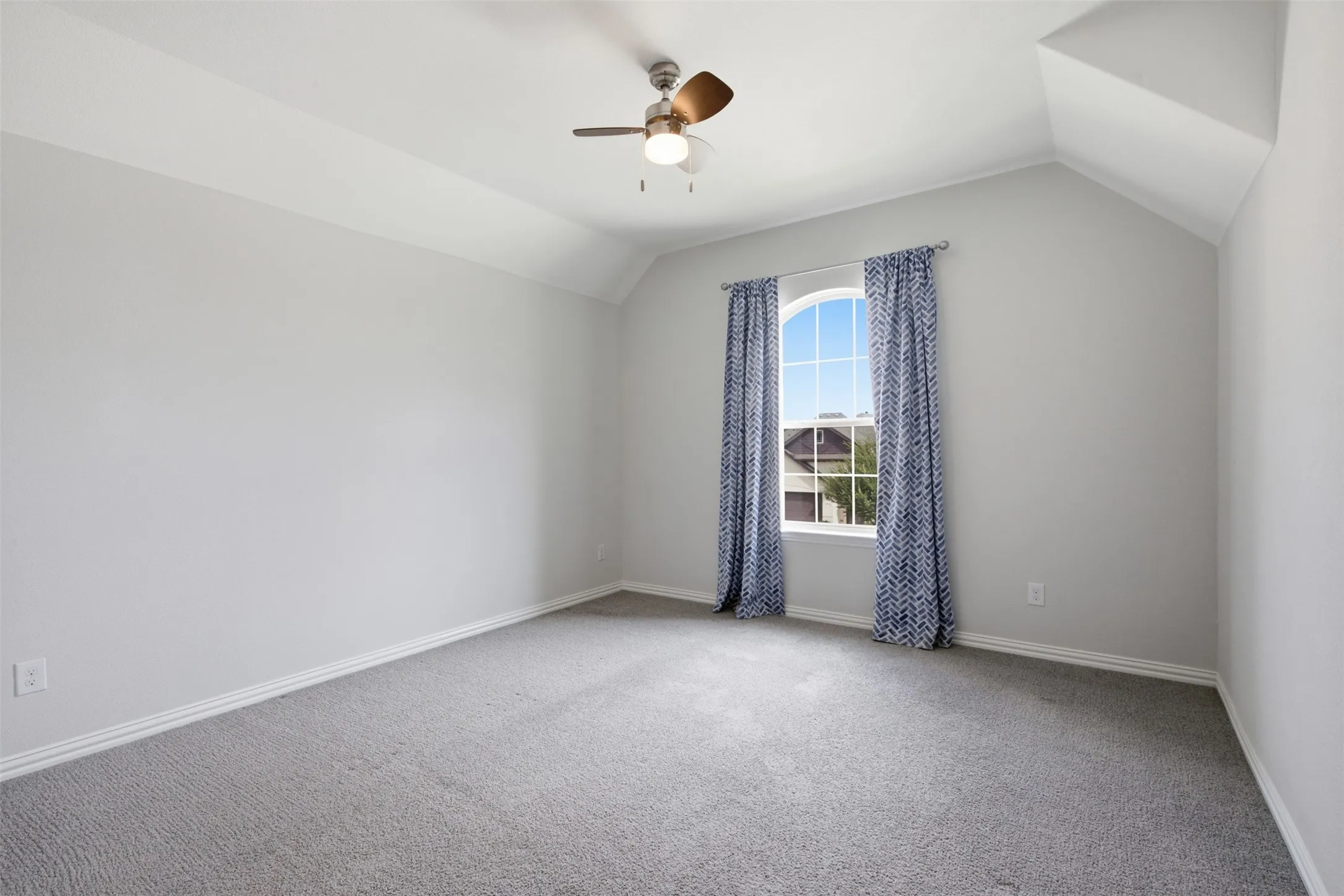 Single Family Residence For Rent in Denton County , 1121 Spanish Dove Drive, Little Elm, Texas 75068, 3 Bedroom, 3 Bathroom, 2 Garage spaces, 2,695 Sqft, built in 2019, mls#21378734, Real Estate Agent in Little Elm, Homes For Rent in Denton county, Homes For Rent in Little Elm, Realtor in Little Elm Texas, Real Estate Brokerage Independent Realty Texas, Luminita Cordes Realtor