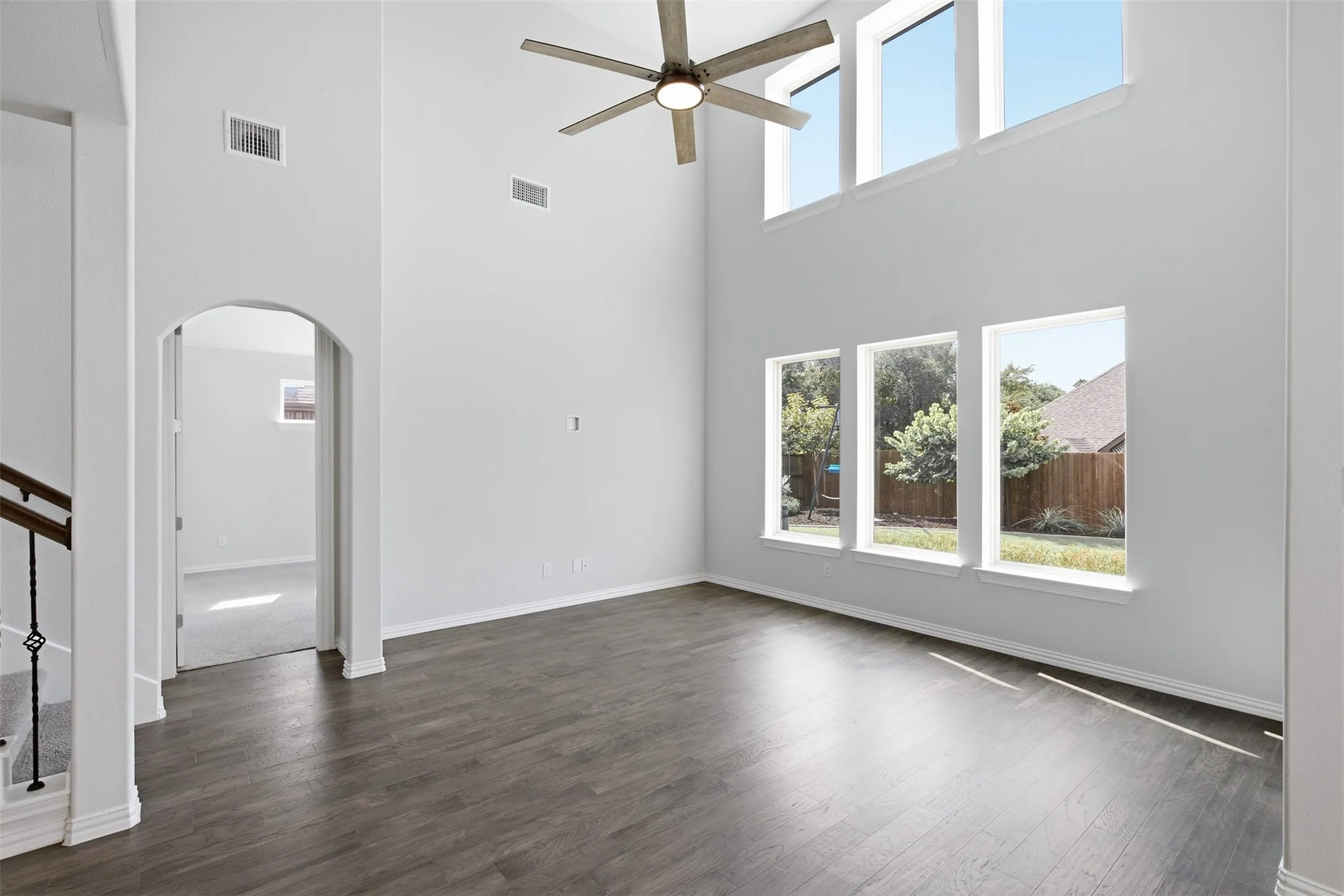 Single Family Residence For Rent in Denton County , 1121 Spanish Dove Drive, Little Elm, Texas 75068, 3 Bedroom, 3 Bathroom, 2 Garage spaces, 2,695 Sqft, built in 2019, mls#21378734, Real Estate Agent in Little Elm, Homes For Rent in Denton county, Homes For Rent in Little Elm, Realtor in Little Elm Texas, Real Estate Brokerage Independent Realty Texas, Luminita Cordes Realtor
