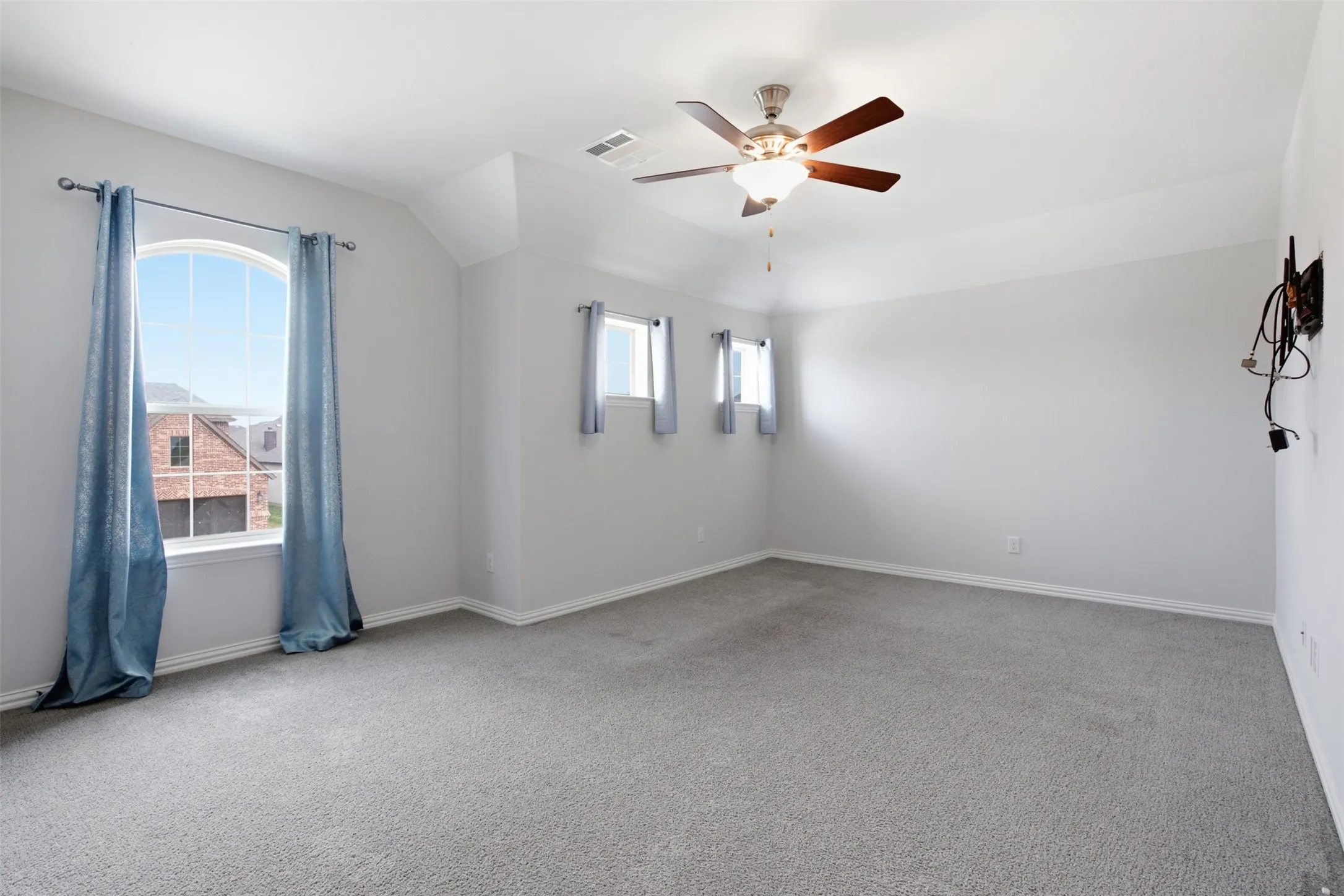 Single Family Residence For Rent in Denton County , 1121 Spanish Dove Drive, Little Elm, Texas 75068, 3 Bedroom, 3 Bathroom, 2 Garage spaces, 2,695 Sqft, built in 2019, mls#21378734, Real Estate Agent in Little Elm, Homes For Rent in Denton county, Homes For Rent in Little Elm, Realtor in Little Elm Texas, Real Estate Brokerage Independent Realty Texas, Luminita Cordes Realtor