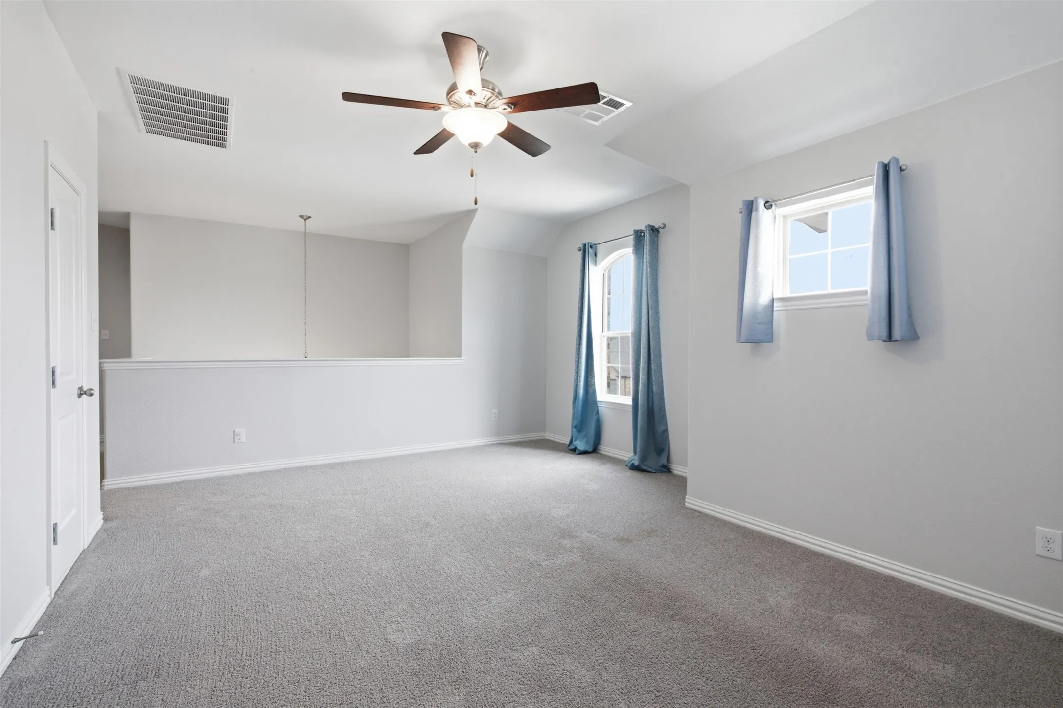 Single Family Residence For Rent in Denton County , 1121 Spanish Dove Drive, Little Elm, Texas 75068, 3 Bedroom, 3 Bathroom, 2 Garage spaces, 2,695 Sqft, built in 2019, mls#21378734, Real Estate Agent in Little Elm, Homes For Rent in Denton county, Homes For Rent in Little Elm, Realtor in Little Elm Texas, Real Estate Brokerage Independent Realty Texas, Luminita Cordes Realtor