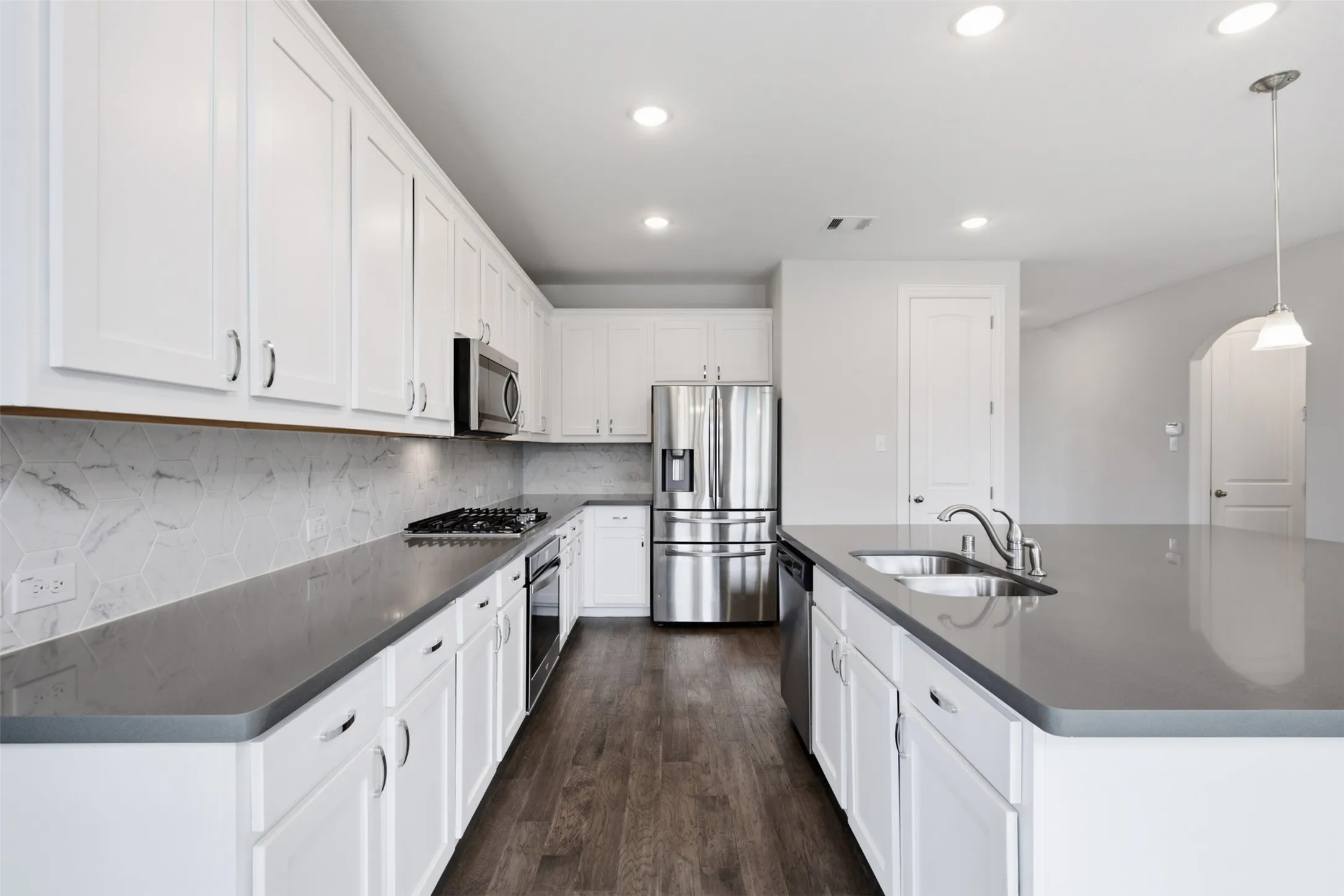 Single Family Residence For Rent in Denton County , 1121 Spanish Dove Drive, Little Elm, Texas 75068, 3 Bedroom, 3 Bathroom, 2 Garage spaces, 2,695 Sqft, built in 2019, mls#21378734, Real Estate Agent in Little Elm, Homes For Rent in Denton county, Homes For Rent in Little Elm, Realtor in Little Elm Texas, Real Estate Brokerage Independent Realty Texas, Luminita Cordes Realtor