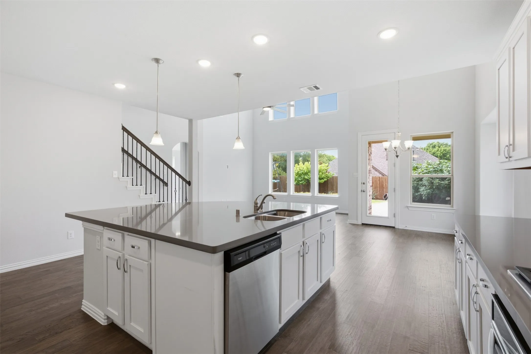Single Family Residence For Rent in Denton County , 1121 Spanish Dove Drive, Little Elm, Texas 75068, 3 Bedroom, 3 Bathroom, 2 Garage spaces, 2,695 Sqft, built in 2019, mls#21378734, Real Estate Agent in Little Elm, Homes For Rent in Denton county, Homes For Rent in Little Elm, Realtor in Little Elm Texas, Real Estate Brokerage Independent Realty Texas, Luminita Cordes Realtor