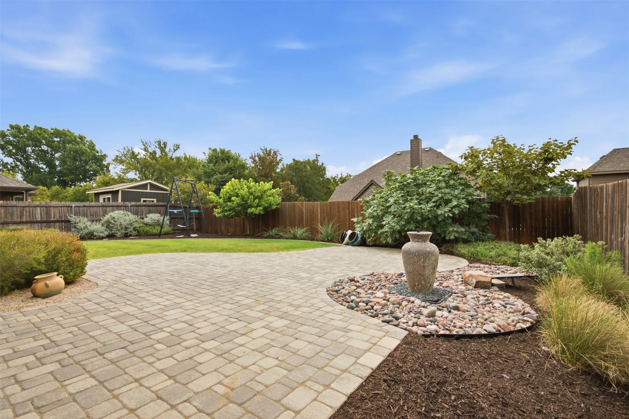 Single Family Residence For Rent in Denton County , 1121 Spanish Dove Drive, Little Elm, Texas 75068, 3 Bedroom, 3 Bathroom, 2 Garage spaces, 2,695 Sqft, built in 2019, mls#21378734, Real Estate Agent in Little Elm, Homes For Rent in Denton county, Homes For Rent in Little Elm, Realtor in Little Elm Texas, Real Estate Brokerage Independent Realty Texas, Luminita Cordes Realtor