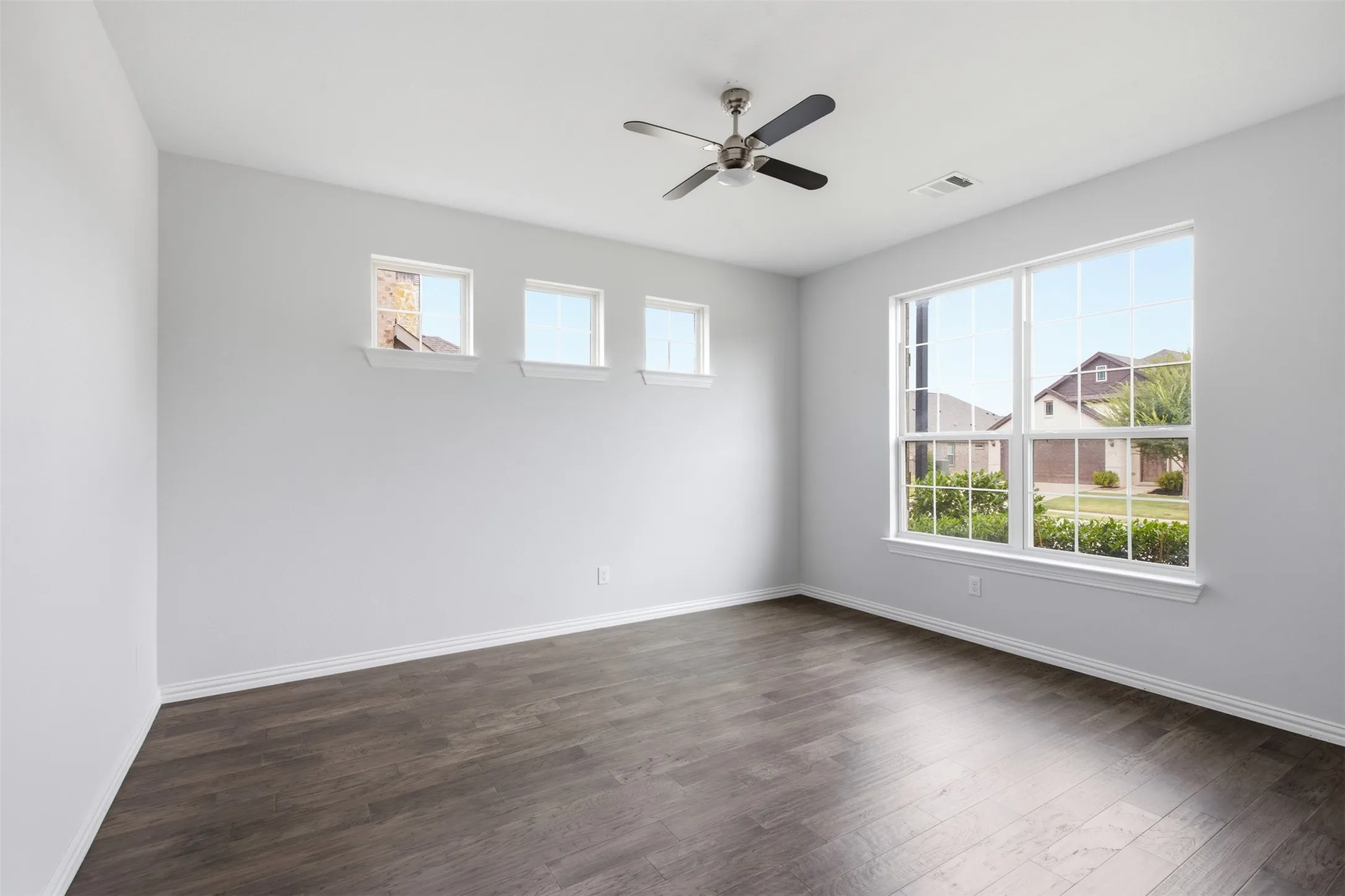 Single Family Residence For Rent in Denton County , 1121 Spanish Dove Drive, Little Elm, Texas 75068, 3 Bedroom, 3 Bathroom, 2 Garage spaces, 2,695 Sqft, built in 2019, mls#21378734, Real Estate Agent in Little Elm, Homes For Rent in Denton county, Homes For Rent in Little Elm, Realtor in Little Elm Texas, Real Estate Brokerage Independent Realty Texas, Luminita Cordes Realtor