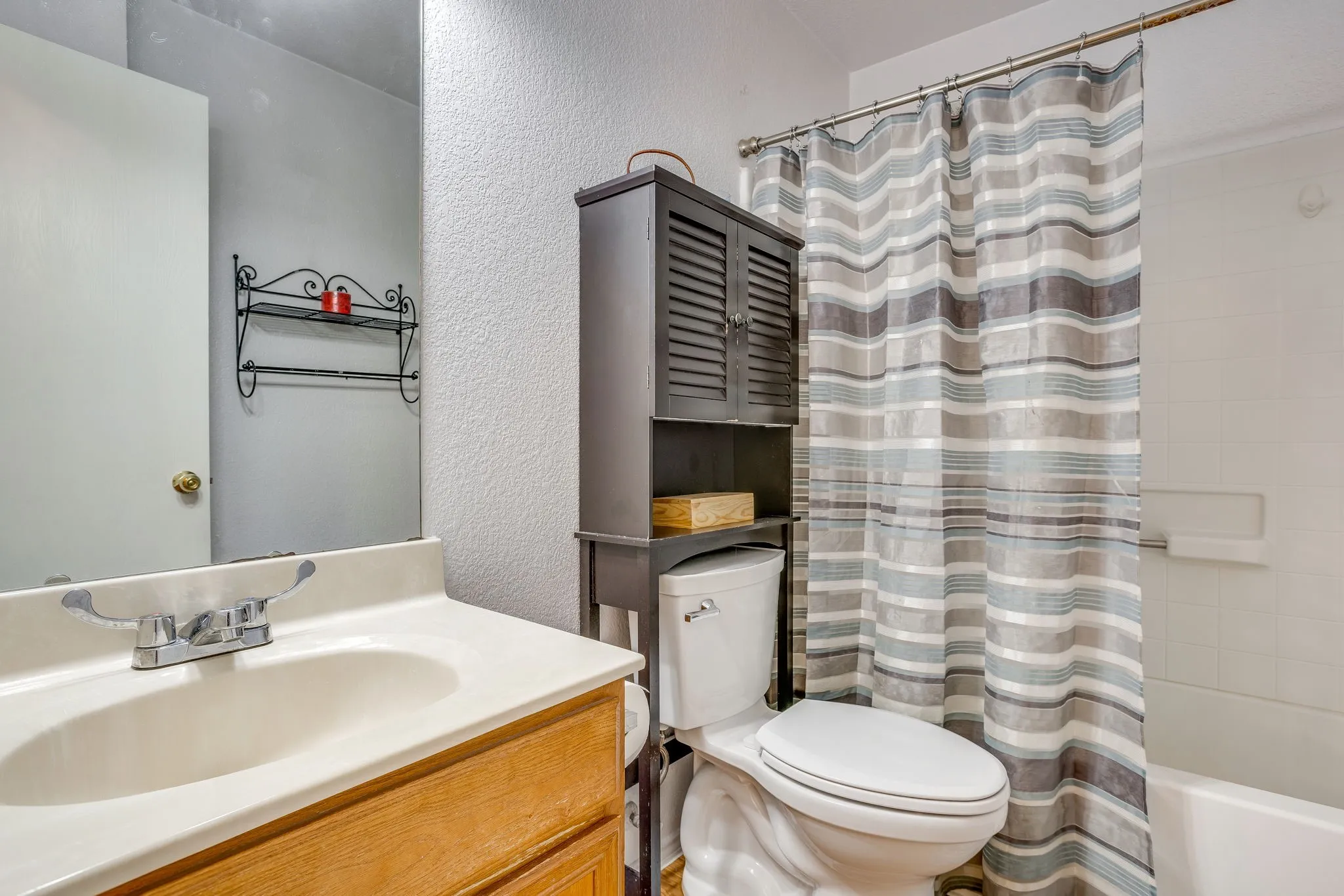 Single Family Residence For Sale in Tarrant County , 161 Adams Drive, Crowley, Texas 76036, 3 Bedroom, 2 Bathroom, 2 Garage spaces, 1,530 Sqft, built in 2002, mls#21379206, Real Estate Agent in Crowley, Homes For Sale in Tarrant county, Homes For Sale in Crowley, Realtor in Crowley Texas, Real Estate Brokerage Independent Realty Texas, Luminita Cordes Realtor