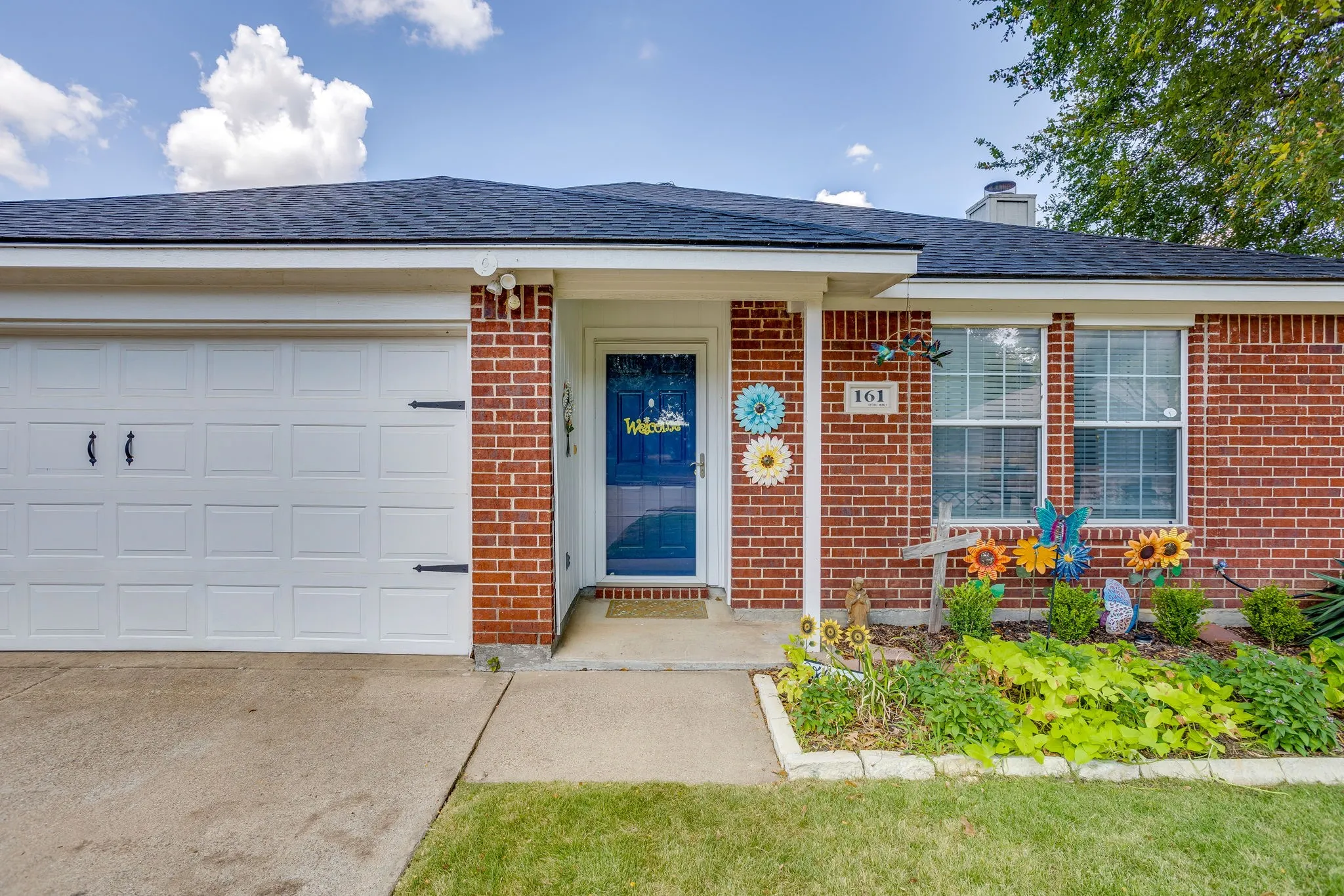 Single Family Residence For Sale in Tarrant County , 161 Adams Drive, Crowley, Texas 76036, 3 Bedroom, 2 Bathroom, 2 Garage spaces, 1,530 Sqft, built in 2002, mls#21379206, Real Estate Agent in Crowley, Homes For Sale in Tarrant county, Homes For Sale in Crowley, Realtor in Crowley Texas, Real Estate Brokerage Independent Realty Texas, Luminita Cordes Realtor