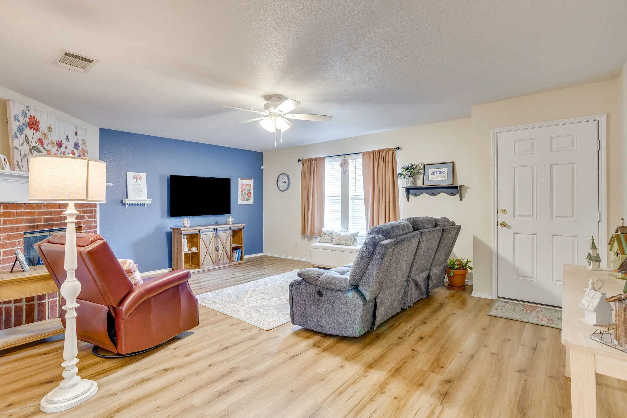 Single Family Residence For Sale in Tarrant County , 161 Adams Drive, Crowley, Texas 76036, 3 Bedroom, 2 Bathroom, 2 Garage spaces, 1,530 Sqft, built in 2002, mls#21379206, Real Estate Agent in Crowley, Homes For Sale in Tarrant county, Homes For Sale in Crowley, Realtor in Crowley Texas, Real Estate Brokerage Independent Realty Texas, Luminita Cordes Realtor