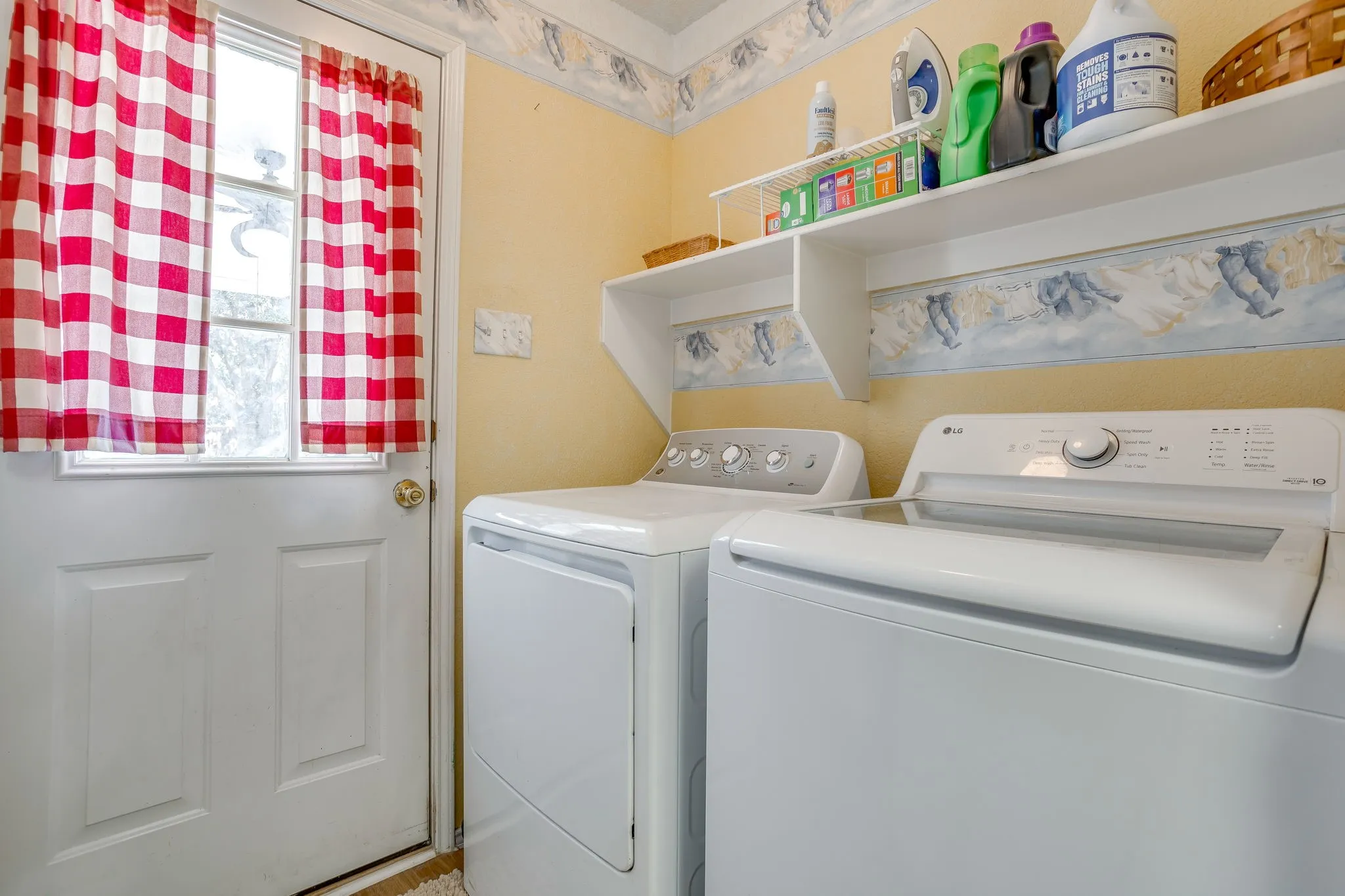 Single Family Residence For Sale in Tarrant County , 161 Adams Drive, Crowley, Texas 76036, 3 Bedroom, 2 Bathroom, 2 Garage spaces, 1,530 Sqft, built in 2002, mls#21379206, Real Estate Agent in Crowley, Homes For Sale in Tarrant county, Homes For Sale in Crowley, Realtor in Crowley Texas, Real Estate Brokerage Independent Realty Texas, Luminita Cordes Realtor