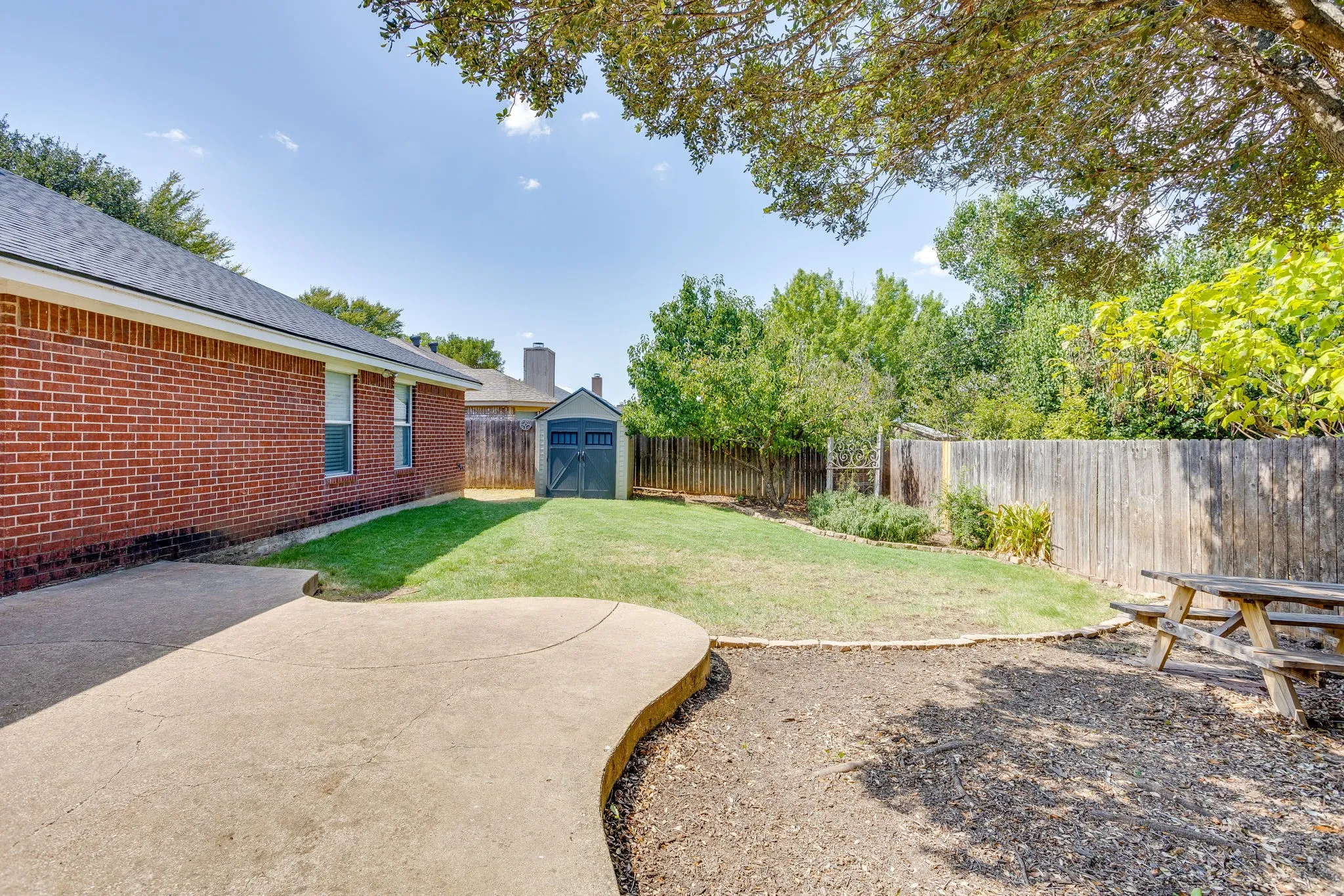 Single Family Residence For Sale in Tarrant County , 161 Adams Drive, Crowley, Texas 76036, 3 Bedroom, 2 Bathroom, 2 Garage spaces, 1,530 Sqft, built in 2002, mls#21379206, Real Estate Agent in Crowley, Homes For Sale in Tarrant county, Homes For Sale in Crowley, Realtor in Crowley Texas, Real Estate Brokerage Independent Realty Texas, Luminita Cordes Realtor