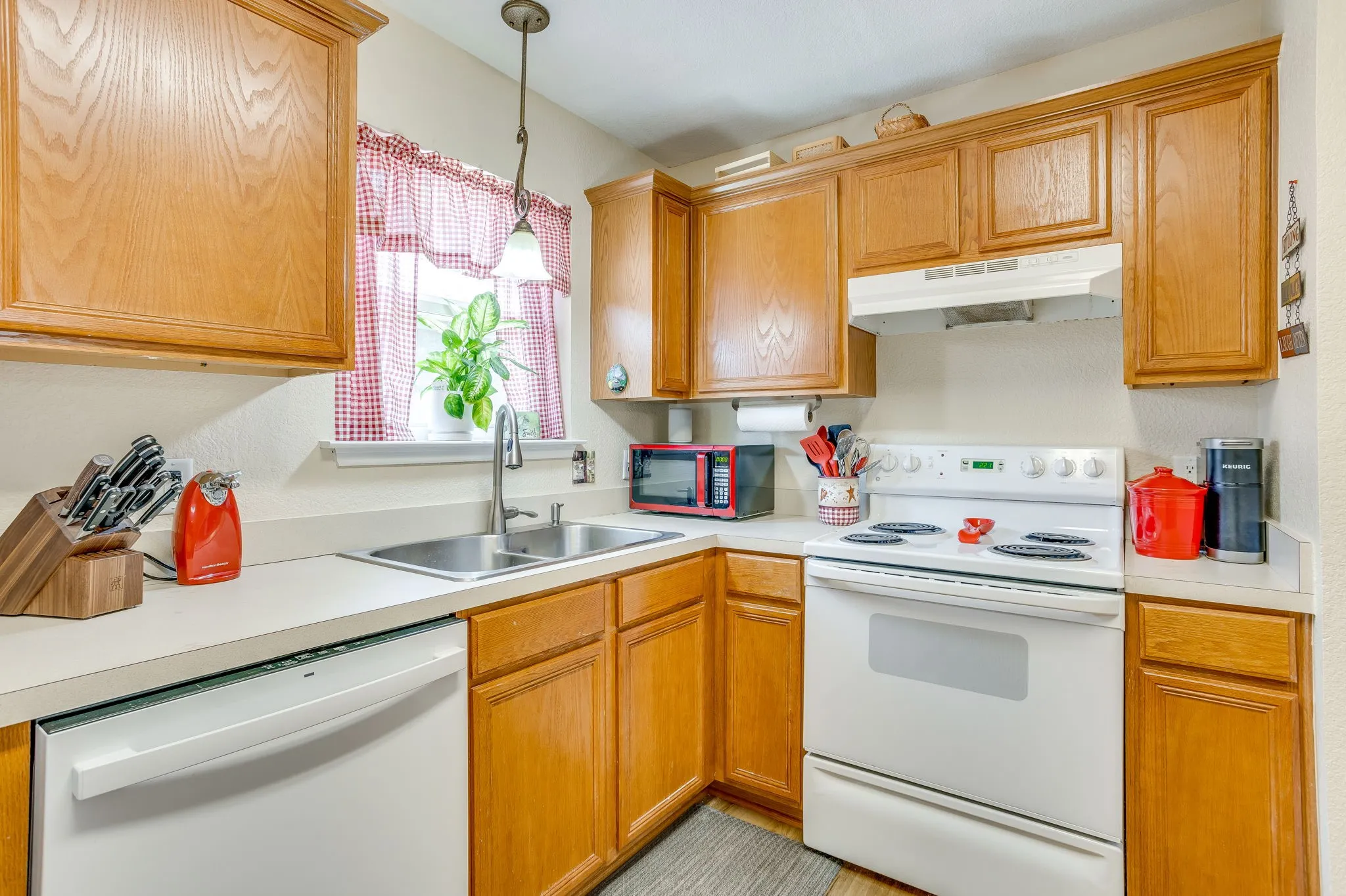 Single Family Residence For Sale in Tarrant County , 161 Adams Drive, Crowley, Texas 76036, 3 Bedroom, 2 Bathroom, 2 Garage spaces, 1,530 Sqft, built in 2002, mls#21379206, Real Estate Agent in Crowley, Homes For Sale in Tarrant county, Homes For Sale in Crowley, Realtor in Crowley Texas, Real Estate Brokerage Independent Realty Texas, Luminita Cordes Realtor