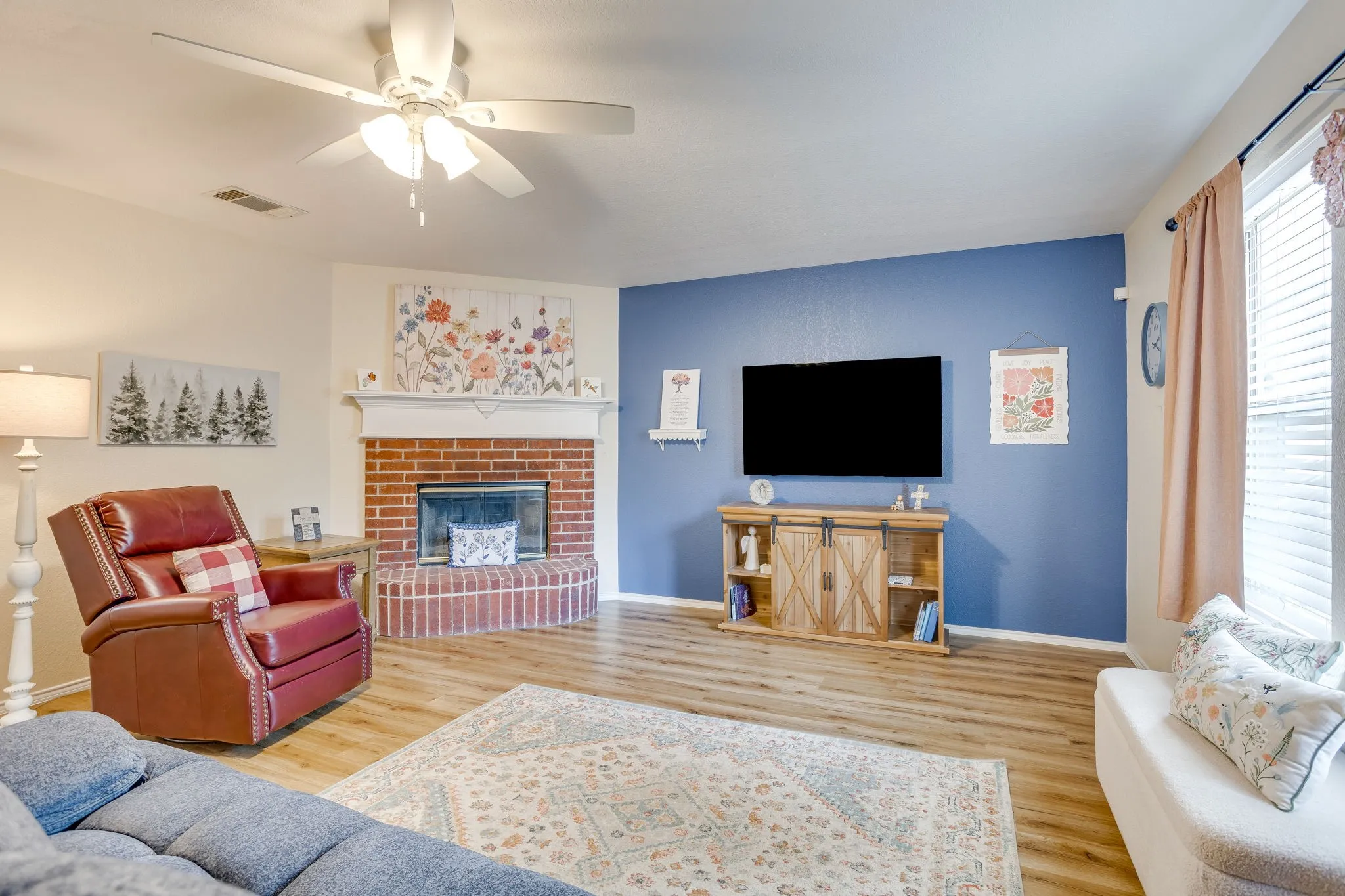 Single Family Residence For Sale in Tarrant County , 161 Adams Drive, Crowley, Texas 76036, 3 Bedroom, 2 Bathroom, 2 Garage spaces, 1,530 Sqft, built in 2002, mls#21379206, Real Estate Agent in Crowley, Homes For Sale in Tarrant county, Homes For Sale in Crowley, Realtor in Crowley Texas, Real Estate Brokerage Independent Realty Texas, Luminita Cordes Realtor