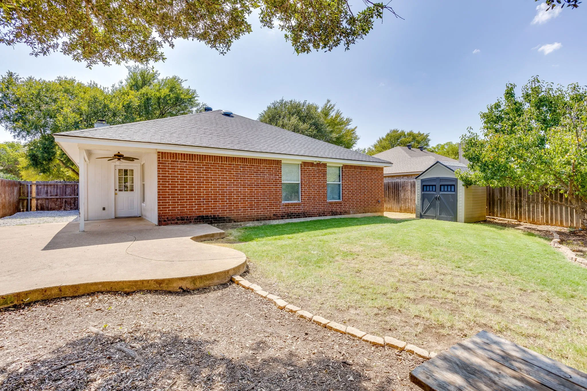 Single Family Residence For Sale in Tarrant County , 161 Adams Drive, Crowley, Texas 76036, 3 Bedroom, 2 Bathroom, 2 Garage spaces, 1,530 Sqft, built in 2002, mls#21379206, Real Estate Agent in Crowley, Homes For Sale in Tarrant county, Homes For Sale in Crowley, Realtor in Crowley Texas, Real Estate Brokerage Independent Realty Texas, Luminita Cordes Realtor