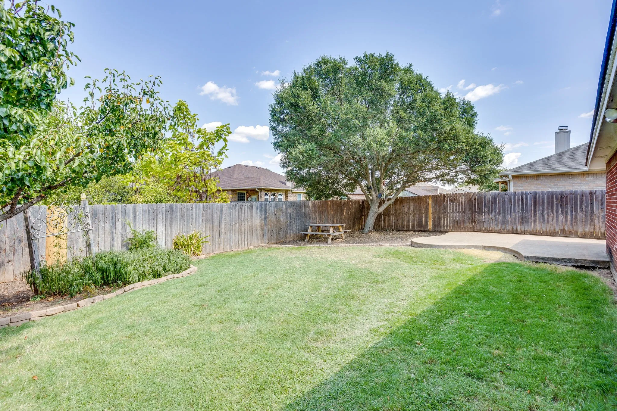 Single Family Residence For Sale in Tarrant County , 161 Adams Drive, Crowley, Texas 76036, 3 Bedroom, 2 Bathroom, 2 Garage spaces, 1,530 Sqft, built in 2002, mls#21379206, Real Estate Agent in Crowley, Homes For Sale in Tarrant county, Homes For Sale in Crowley, Realtor in Crowley Texas, Real Estate Brokerage Independent Realty Texas, Luminita Cordes Realtor