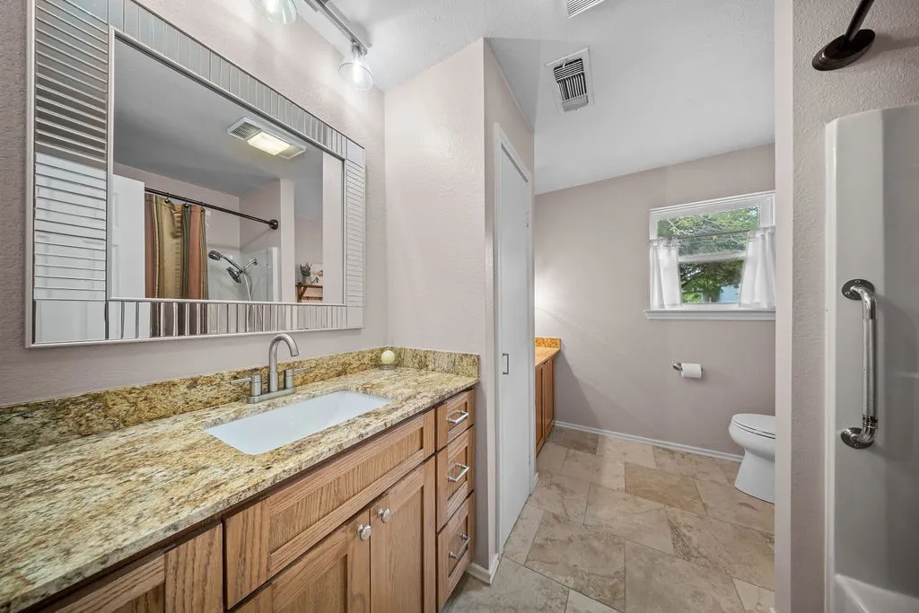 Single Family Residence For Sale in Ellis County , 303 Pump House Road, Ennis, Texas 75119, 3 Bedroom, 2 Bathroom, 4 Garage spaces, 2,000 Sqft, built in 1980, mls#21377410, Real Estate Agent in Ennis, Homes For Sale in Ellis county, Homes For Sale in Ennis, Realtor in Ennis Texas, Real Estate Brokerage Independent Realty Texas, Luminita Cordes Realtor