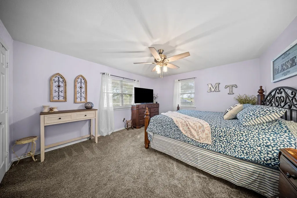 Single Family Residence For Sale in Ellis County , 303 Pump House Road, Ennis, Texas 75119, 3 Bedroom, 2 Bathroom, 4 Garage spaces, 2,000 Sqft, built in 1980, mls#21377410, Real Estate Agent in Ennis, Homes For Sale in Ellis county, Homes For Sale in Ennis, Realtor in Ennis Texas, Real Estate Brokerage Independent Realty Texas, Luminita Cordes Realtor