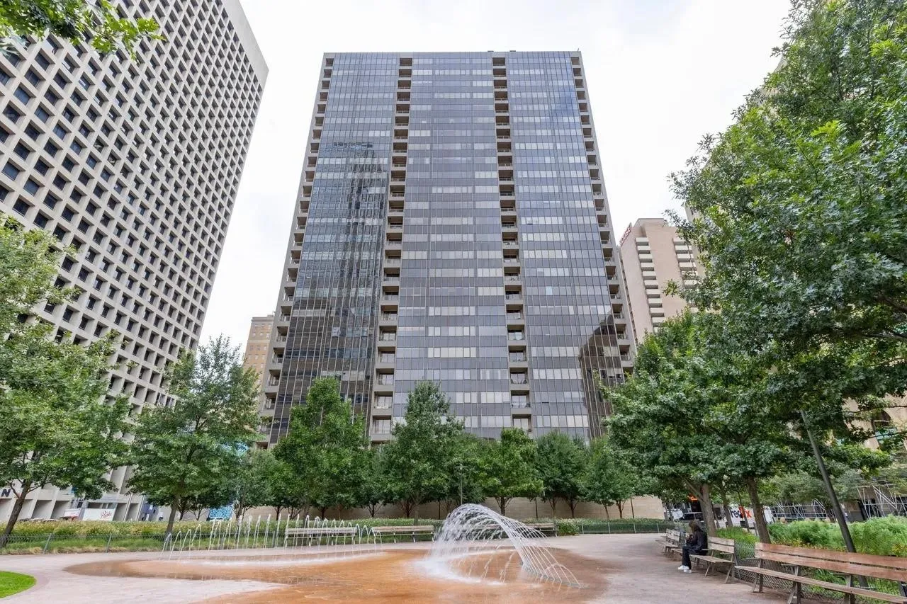 Condominium For Rent in Dallas County , 1200 Main Street 902, Dallas, Texas 75202, 1 Bedroom, 1 Bathroom, 1 Garage spaces, 660 Sqft, built in 1974, mls#21378163, Real Estate Agent in Dallas, Homes For Rent in Dallas county, Homes For Rent in Dallas, Realtor in Dallas Texas, Real Estate Brokerage Independent Realty Texas, Luminita Cordes Realtor