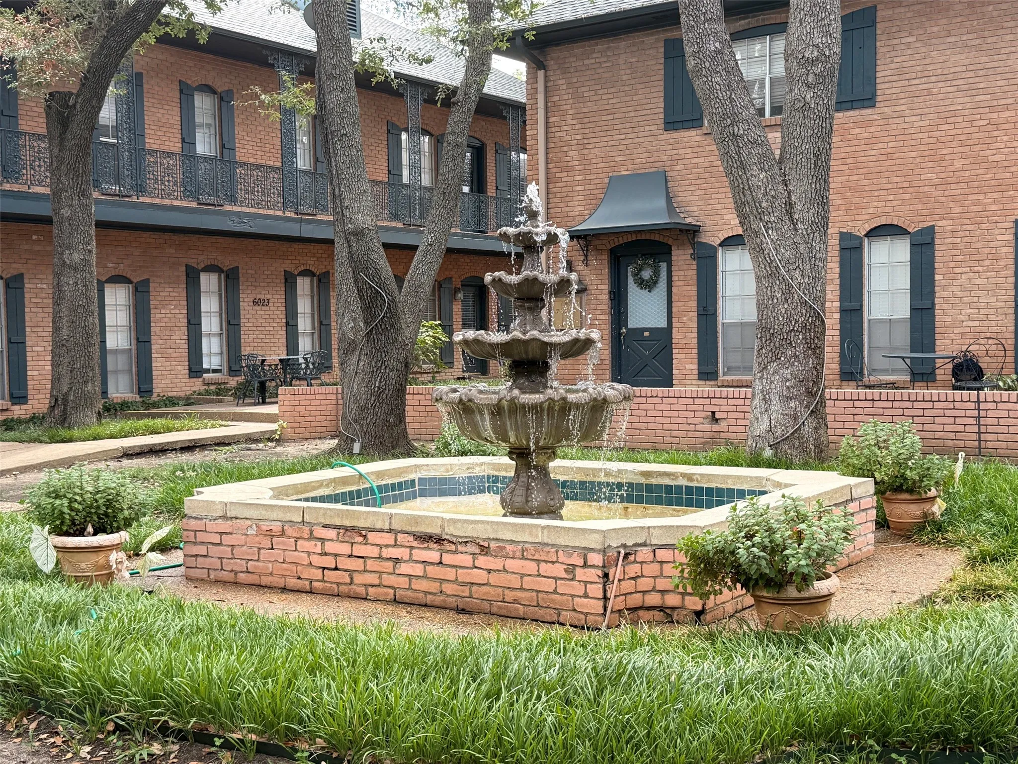 Condominium For Rent in Dallas County , 6029 E University Boulevard 110, Dallas, Texas 75206, 2 Bedroom, 2 Bathroom, Garage spaces, 1,350 Sqft, built in 1964, mls#21379352, Real Estate Agent in Dallas, Homes For Rent in Dallas county, Homes For Rent in Dallas, Realtor in Dallas Texas, Real Estate Brokerage Independent Realty Texas, Luminita Cordes Realtor
