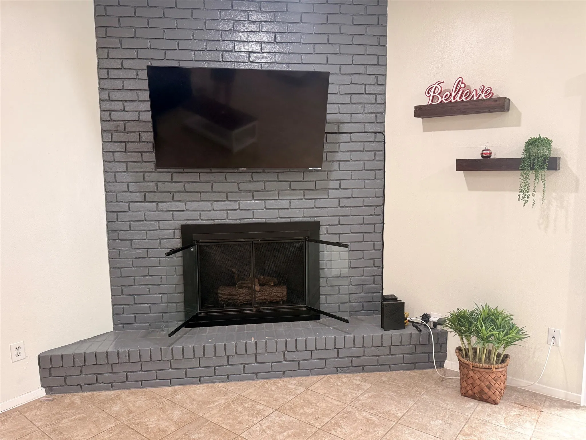 Condominium For Rent in Dallas County , 6029 E University Boulevard 110, Dallas, Texas 75206, 2 Bedroom, 2 Bathroom, Garage spaces, 1,350 Sqft, built in 1964, mls#21379352, Real Estate Agent in Dallas, Homes For Rent in Dallas county, Homes For Rent in Dallas, Realtor in Dallas Texas, Real Estate Brokerage Independent Realty Texas, Luminita Cordes Realtor