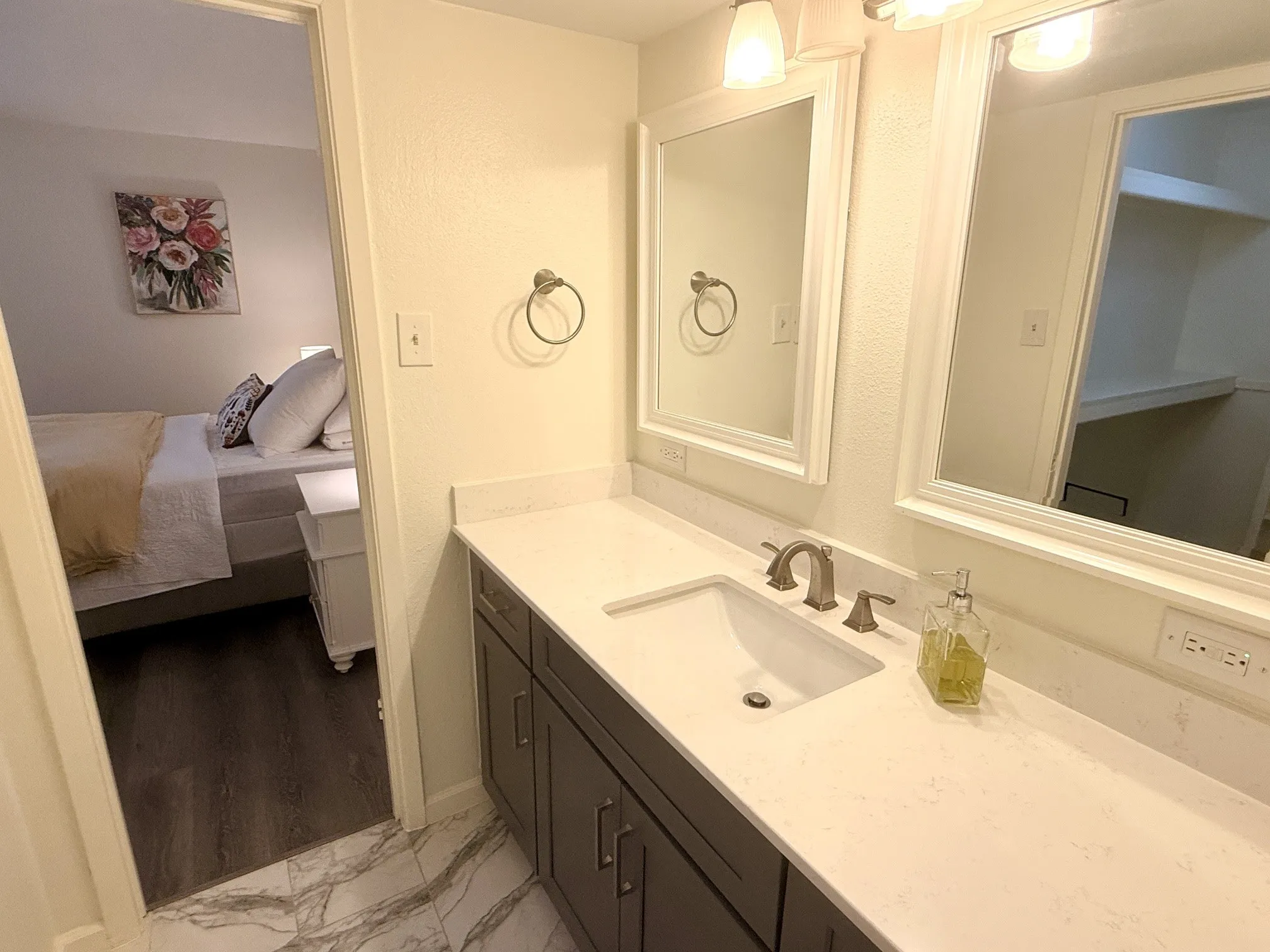 Condominium For Rent in Dallas County , 6029 E University Boulevard 110, Dallas, Texas 75206, 2 Bedroom, 2 Bathroom, Garage spaces, 1,350 Sqft, built in 1964, mls#21379352, Real Estate Agent in Dallas, Homes For Rent in Dallas county, Homes For Rent in Dallas, Realtor in Dallas Texas, Real Estate Brokerage Independent Realty Texas, Luminita Cordes Realtor