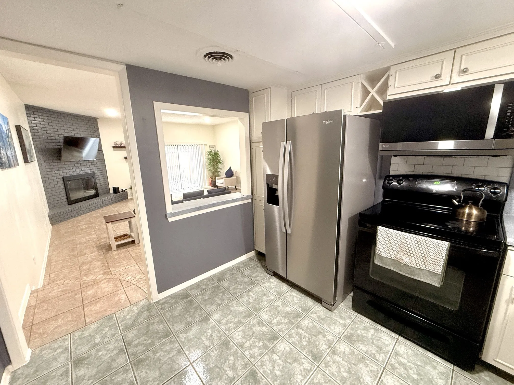 Condominium For Rent in Dallas County , 6029 E University Boulevard 110, Dallas, Texas 75206, 2 Bedroom, 2 Bathroom, Garage spaces, 1,350 Sqft, built in 1964, mls#21379352, Real Estate Agent in Dallas, Homes For Rent in Dallas county, Homes For Rent in Dallas, Realtor in Dallas Texas, Real Estate Brokerage Independent Realty Texas, Luminita Cordes Realtor