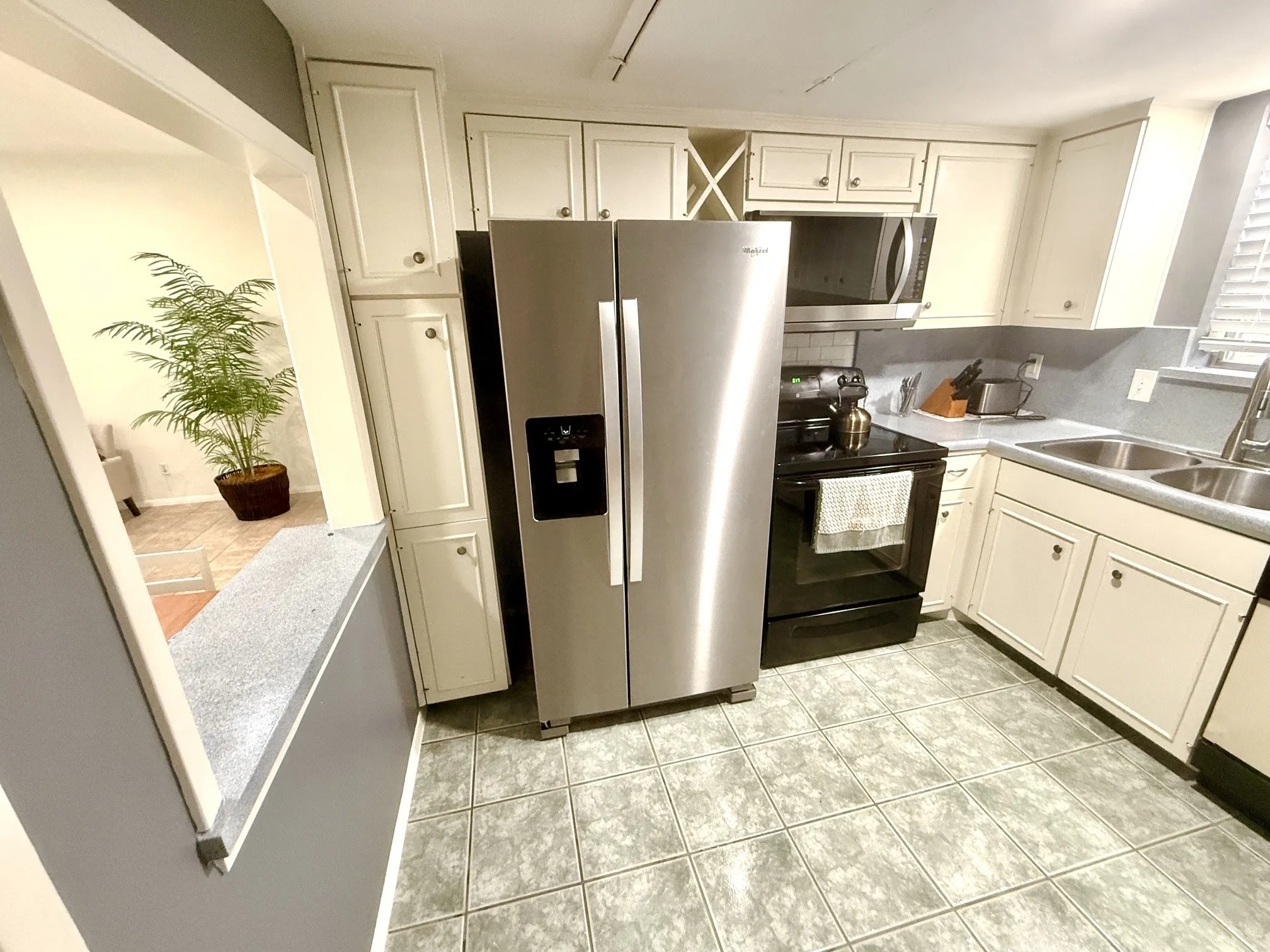 Condominium For Rent in Dallas County , 6029 E University Boulevard 110, Dallas, Texas 75206, 2 Bedroom, 2 Bathroom, Garage spaces, 1,350 Sqft, built in 1964, mls#21379352, Real Estate Agent in Dallas, Homes For Rent in Dallas county, Homes For Rent in Dallas, Realtor in Dallas Texas, Real Estate Brokerage Independent Realty Texas, Luminita Cordes Realtor