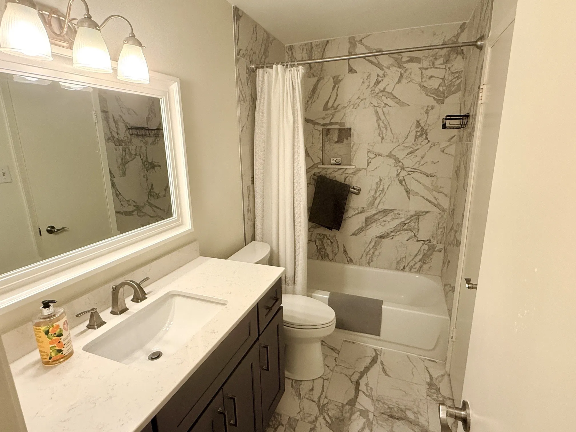 Condominium For Rent in Dallas County , 6029 E University Boulevard 110, Dallas, Texas 75206, 2 Bedroom, 2 Bathroom, Garage spaces, 1,350 Sqft, built in 1964, mls#21379352, Real Estate Agent in Dallas, Homes For Rent in Dallas county, Homes For Rent in Dallas, Realtor in Dallas Texas, Real Estate Brokerage Independent Realty Texas, Luminita Cordes Realtor