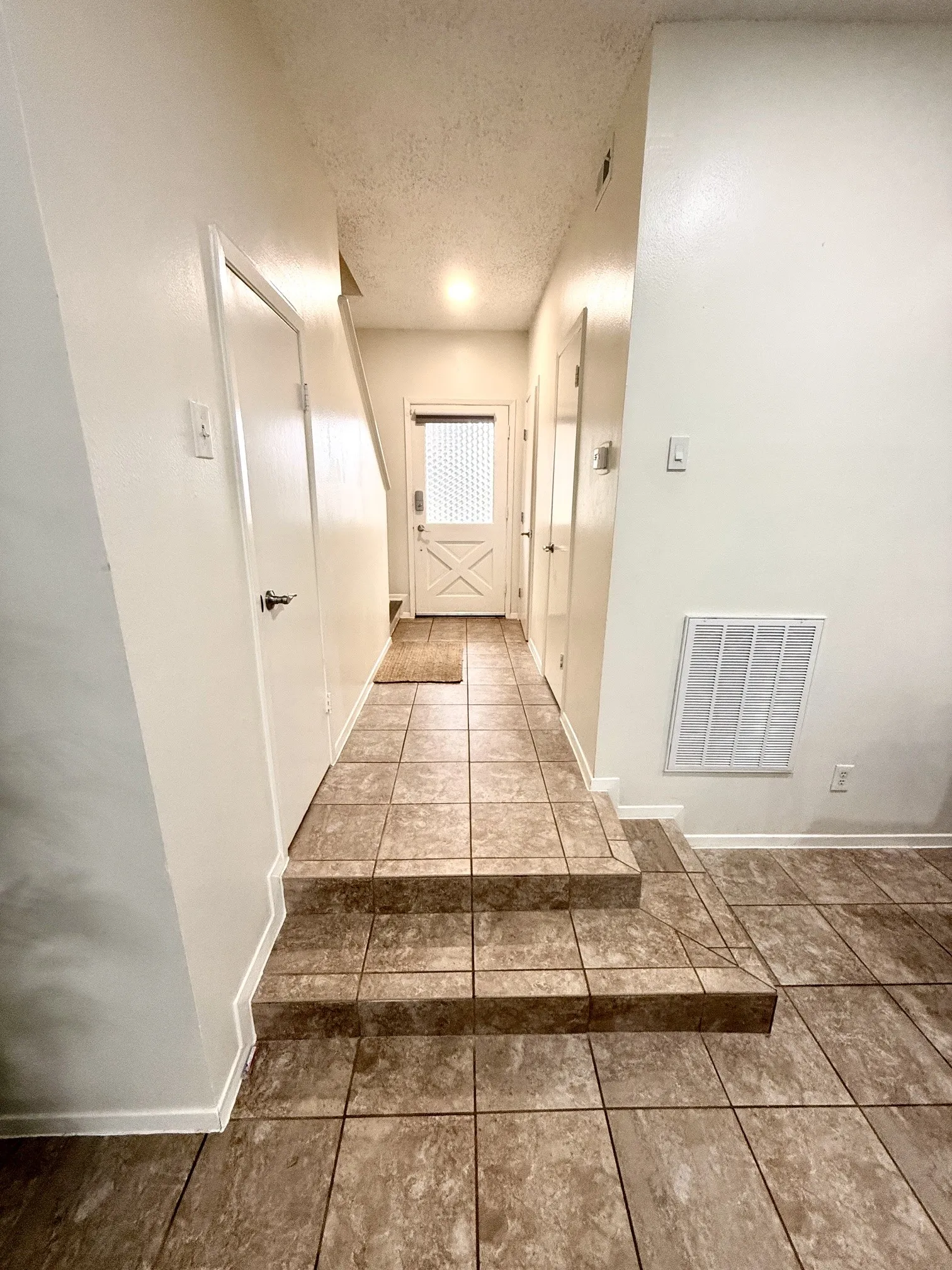 Condominium For Rent in Dallas County , 6029 E University Boulevard 110, Dallas, Texas 75206, 2 Bedroom, 2 Bathroom, Garage spaces, 1,350 Sqft, built in 1964, mls#21379352, Real Estate Agent in Dallas, Homes For Rent in Dallas county, Homes For Rent in Dallas, Realtor in Dallas Texas, Real Estate Brokerage Independent Realty Texas, Luminita Cordes Realtor