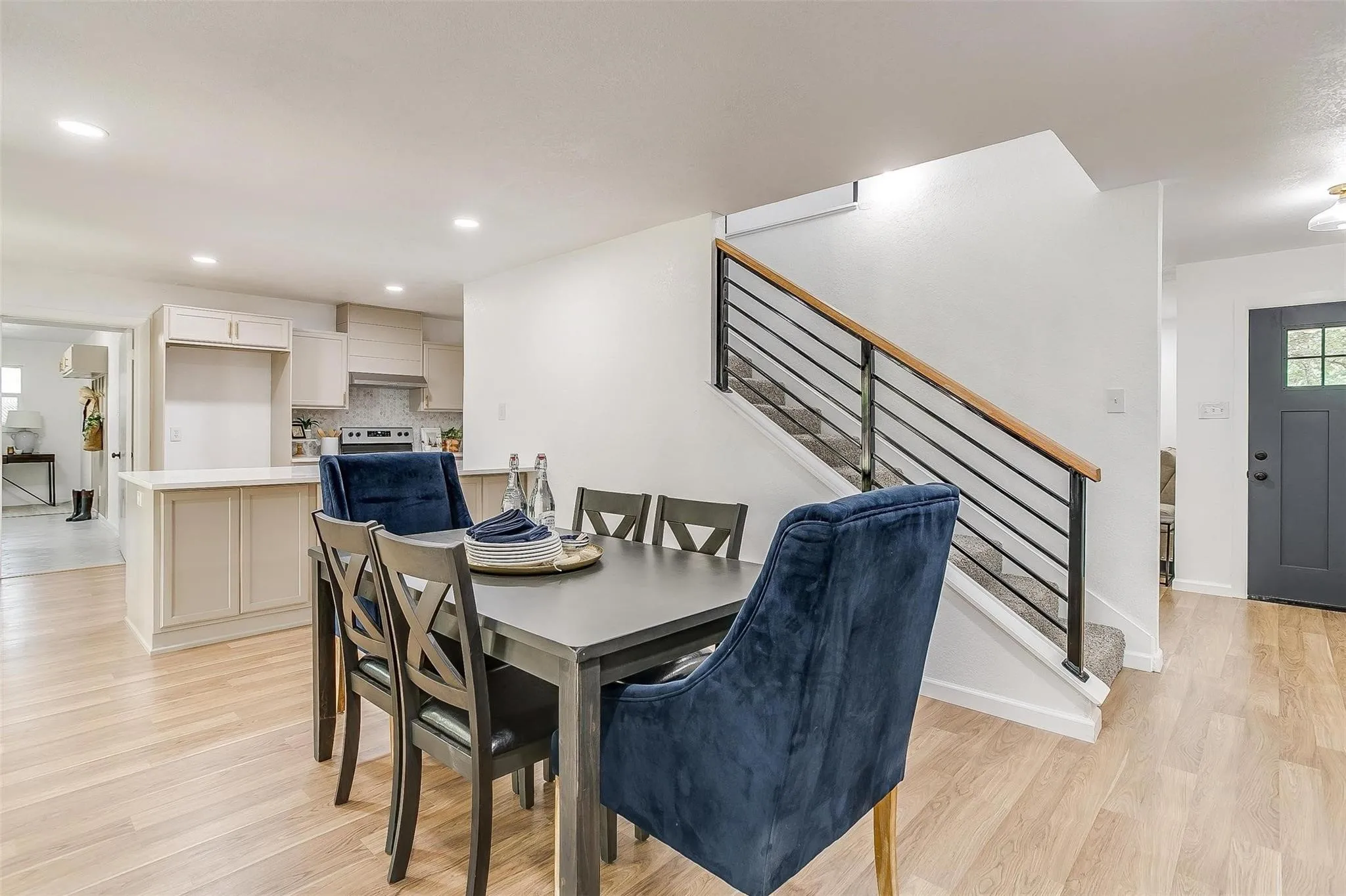 Single Family Residence For Rent in Tarrant County , 1701 Larkspur Drive, Arlington, Texas 76013, 5 Bedroom, 3 Bathroom, 2 Garage spaces, 2,794 Sqft, built in 1964, mls#21379385, Real Estate Agent in Arlington, Homes For Rent in Tarrant county, Homes For Rent in Arlington, Realtor in Arlington Texas, Real Estate Brokerage Independent Realty Texas, Luminita Cordes Realtor