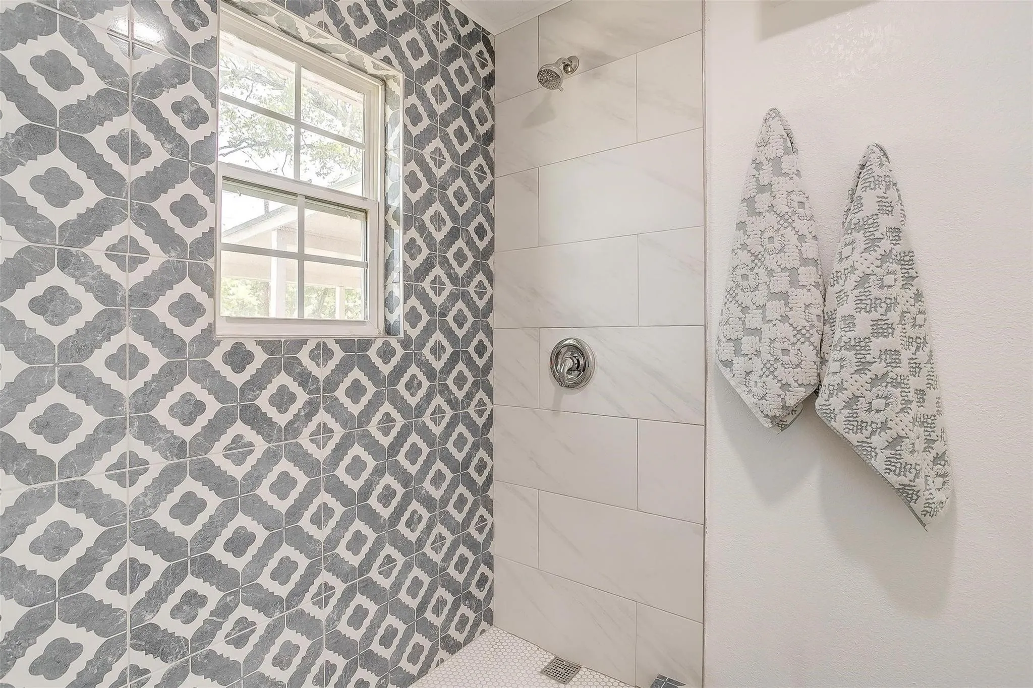 Single Family Residence For Rent in Tarrant County , 1701 Larkspur Drive, Arlington, Texas 76013, 5 Bedroom, 3 Bathroom, 2 Garage spaces, 2,794 Sqft, built in 1964, mls#21379385, Real Estate Agent in Arlington, Homes For Rent in Tarrant county, Homes For Rent in Arlington, Realtor in Arlington Texas, Real Estate Brokerage Independent Realty Texas, Luminita Cordes Realtor