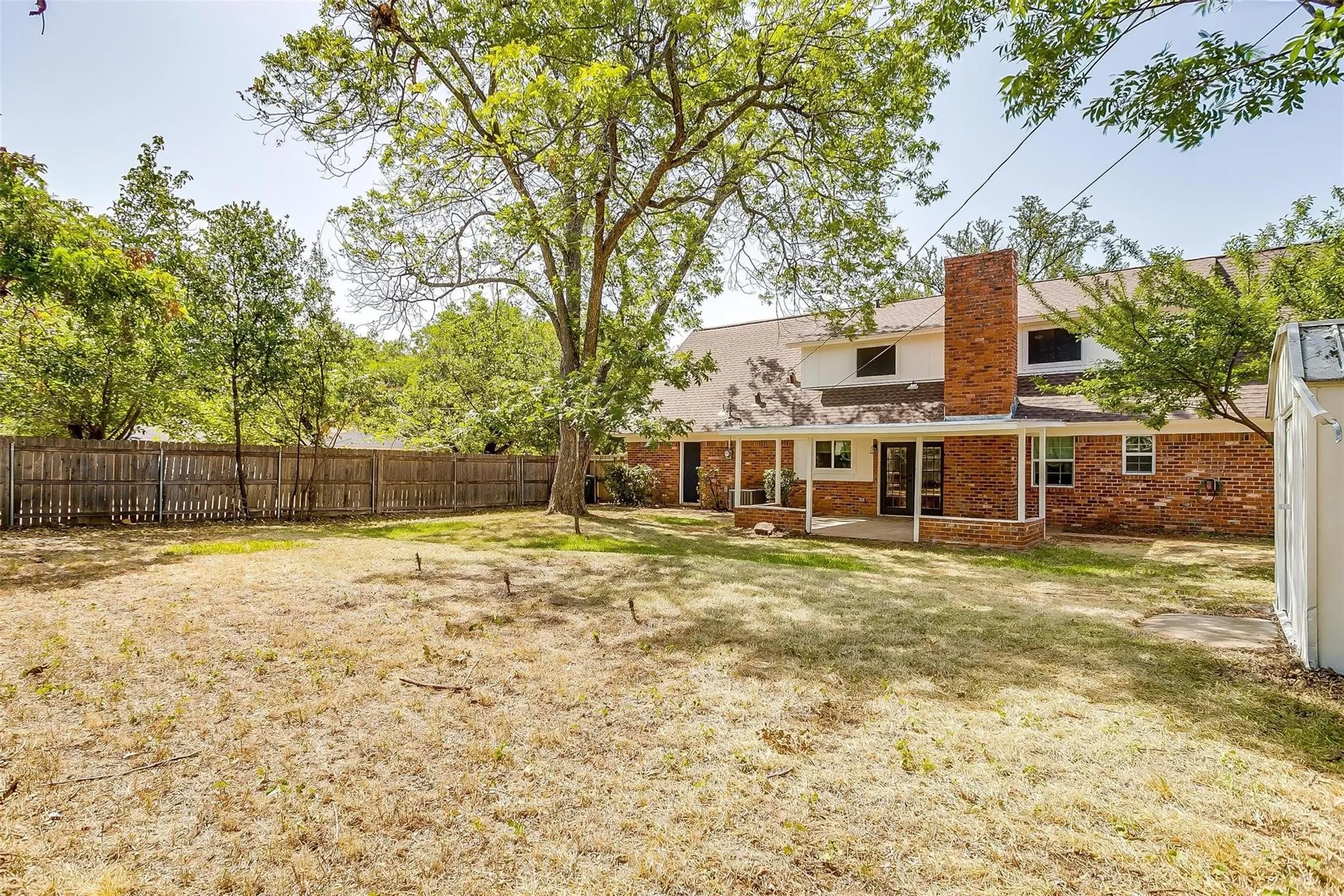 Single Family Residence For Rent in Tarrant County , 1701 Larkspur Drive, Arlington, Texas 76013, 5 Bedroom, 3 Bathroom, 2 Garage spaces, 2,794 Sqft, built in 1964, mls#21379385, Real Estate Agent in Arlington, Homes For Rent in Tarrant county, Homes For Rent in Arlington, Realtor in Arlington Texas, Real Estate Brokerage Independent Realty Texas, Luminita Cordes Realtor