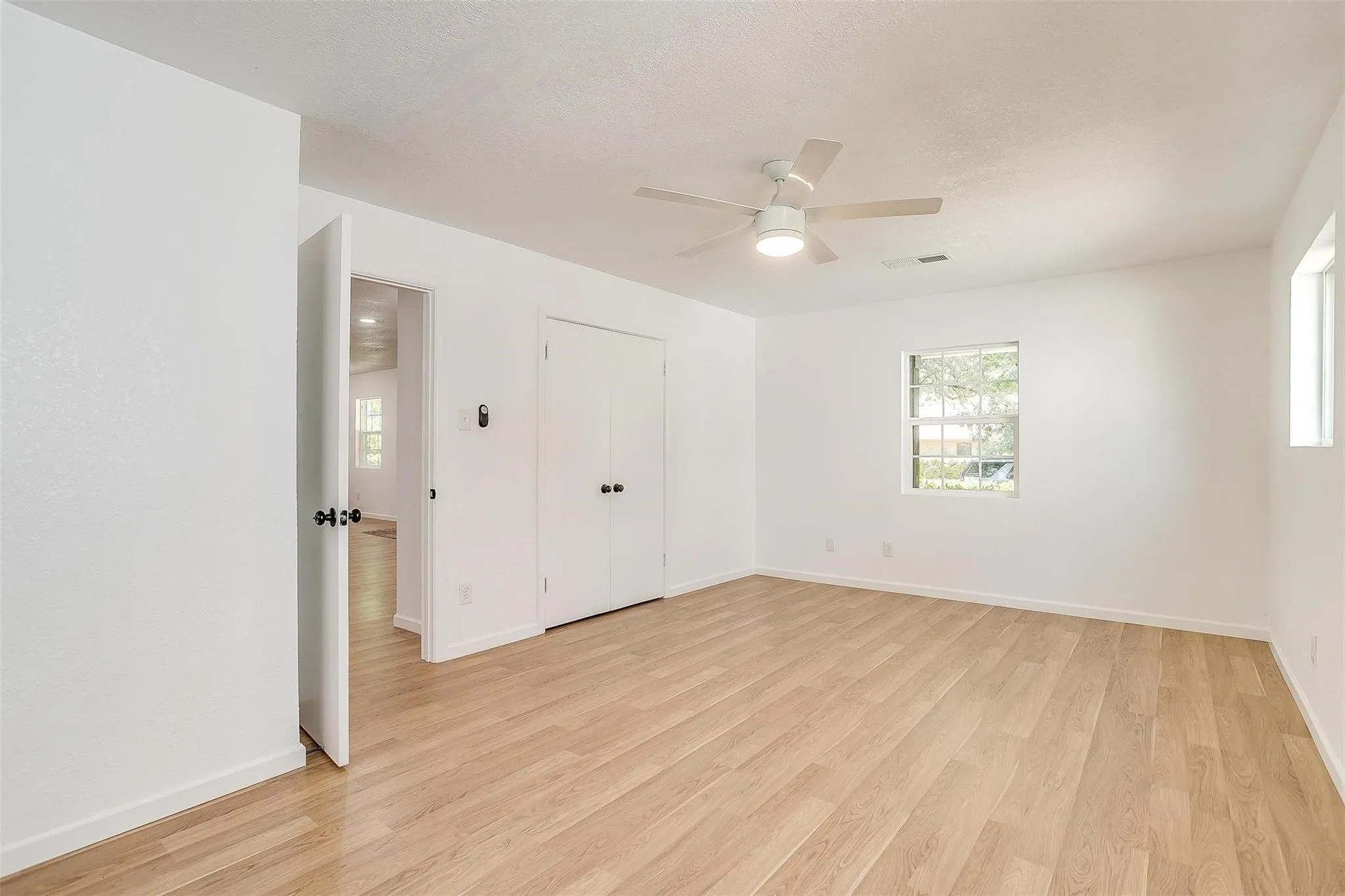 Single Family Residence For Rent in Tarrant County , 1701 Larkspur Drive, Arlington, Texas 76013, 5 Bedroom, 3 Bathroom, 2 Garage spaces, 2,794 Sqft, built in 1964, mls#21379385, Real Estate Agent in Arlington, Homes For Rent in Tarrant county, Homes For Rent in Arlington, Realtor in Arlington Texas, Real Estate Brokerage Independent Realty Texas, Luminita Cordes Realtor