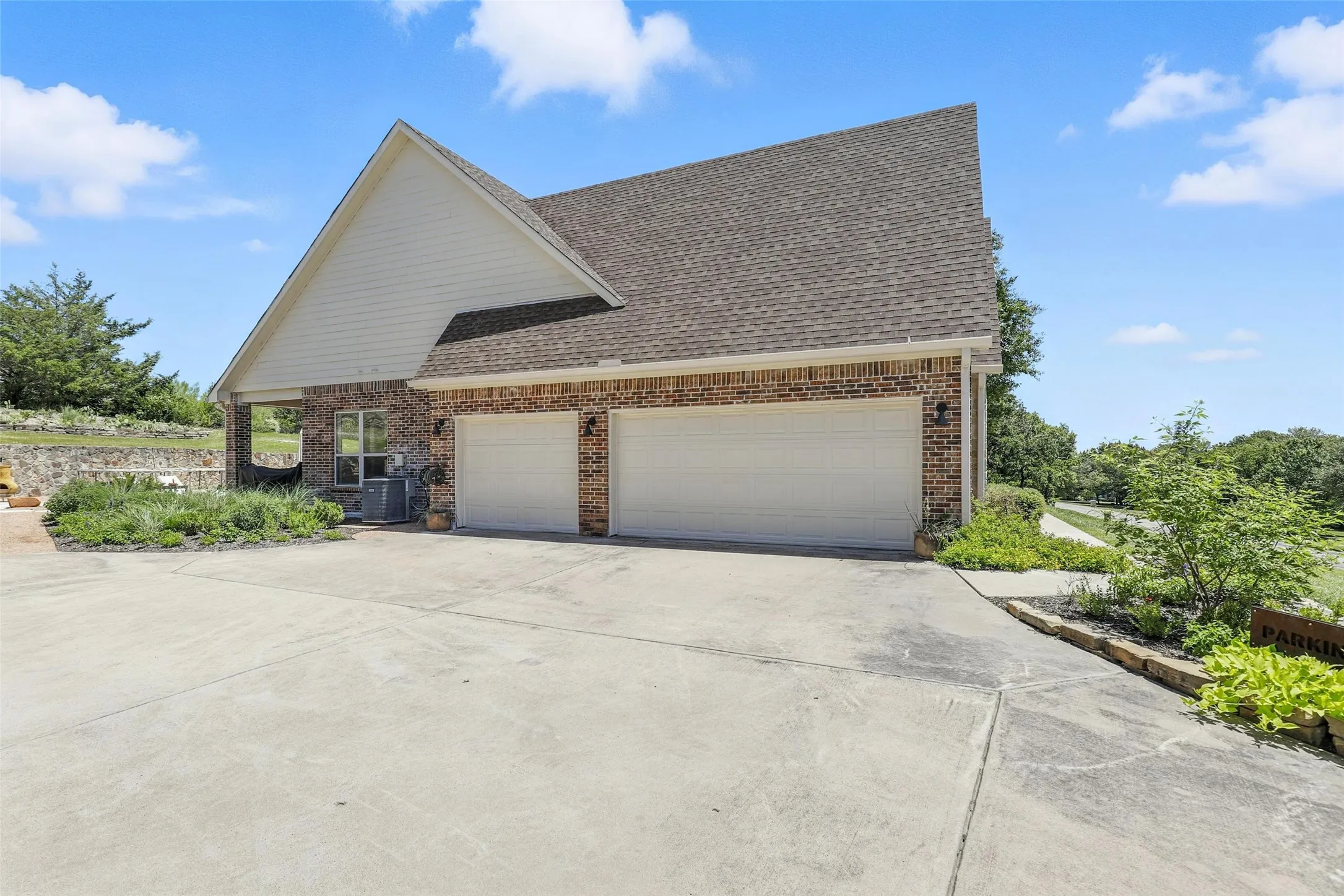 Single Family Residence For Sale in Parker County , 381 Creek Bend Drive, Aledo, Texas 76008, 5 Bedroom, 4 Bathroom, 3 Garage spaces, 4,315 Sqft, built in 2005, mls#21379330, Real Estate Agent in Aledo, Homes For Sale in Parker county, Homes For Sale in Aledo, Realtor in Aledo Texas, Real Estate Brokerage Independent Realty Texas, Luminita Cordes Realtor