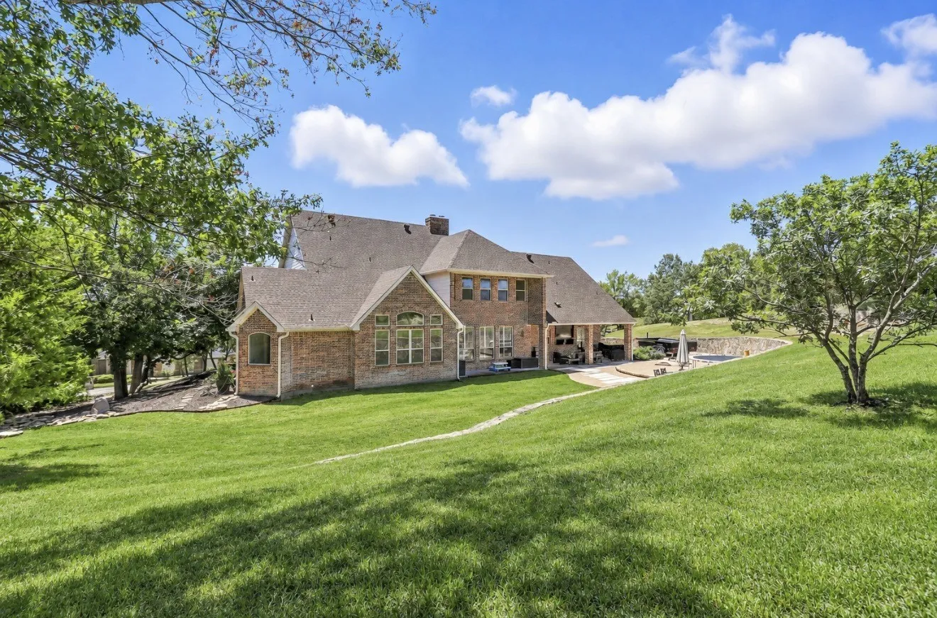 Single Family Residence For Sale in Parker County , 381 Creek Bend Drive, Aledo, Texas 76008, 5 Bedroom, 4 Bathroom, 3 Garage spaces, 4,315 Sqft, built in 2005, mls#21379330, Real Estate Agent in Aledo, Homes For Sale in Parker county, Homes For Sale in Aledo, Realtor in Aledo Texas, Real Estate Brokerage Independent Realty Texas, Luminita Cordes Realtor