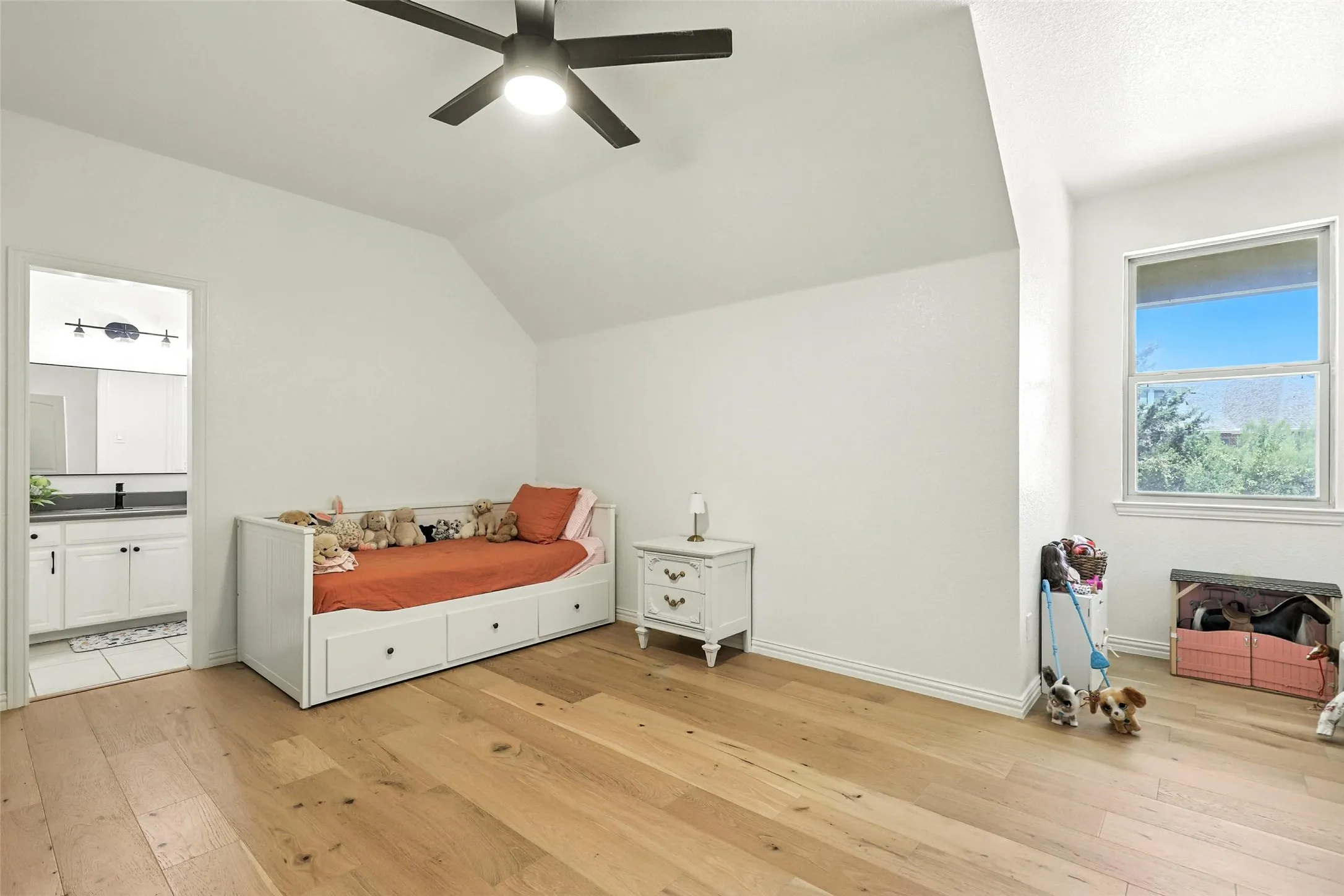 Single Family Residence For Sale in Parker County , 381 Creek Bend Drive, Aledo, Texas 76008, 5 Bedroom, 4 Bathroom, 3 Garage spaces, 4,315 Sqft, built in 2005, mls#21379330, Real Estate Agent in Aledo, Homes For Sale in Parker county, Homes For Sale in Aledo, Realtor in Aledo Texas, Real Estate Brokerage Independent Realty Texas, Luminita Cordes Realtor