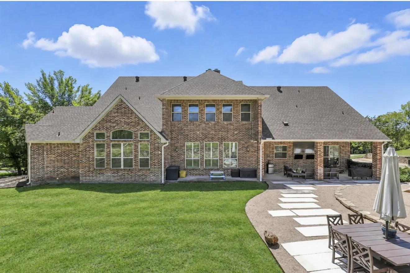 Single Family Residence For Sale in Parker County , 381 Creek Bend Drive, Aledo, Texas 76008, 5 Bedroom, 4 Bathroom, 3 Garage spaces, 4,315 Sqft, built in 2005, mls#21379330, Real Estate Agent in Aledo, Homes For Sale in Parker county, Homes For Sale in Aledo, Realtor in Aledo Texas, Real Estate Brokerage Independent Realty Texas, Luminita Cordes Realtor