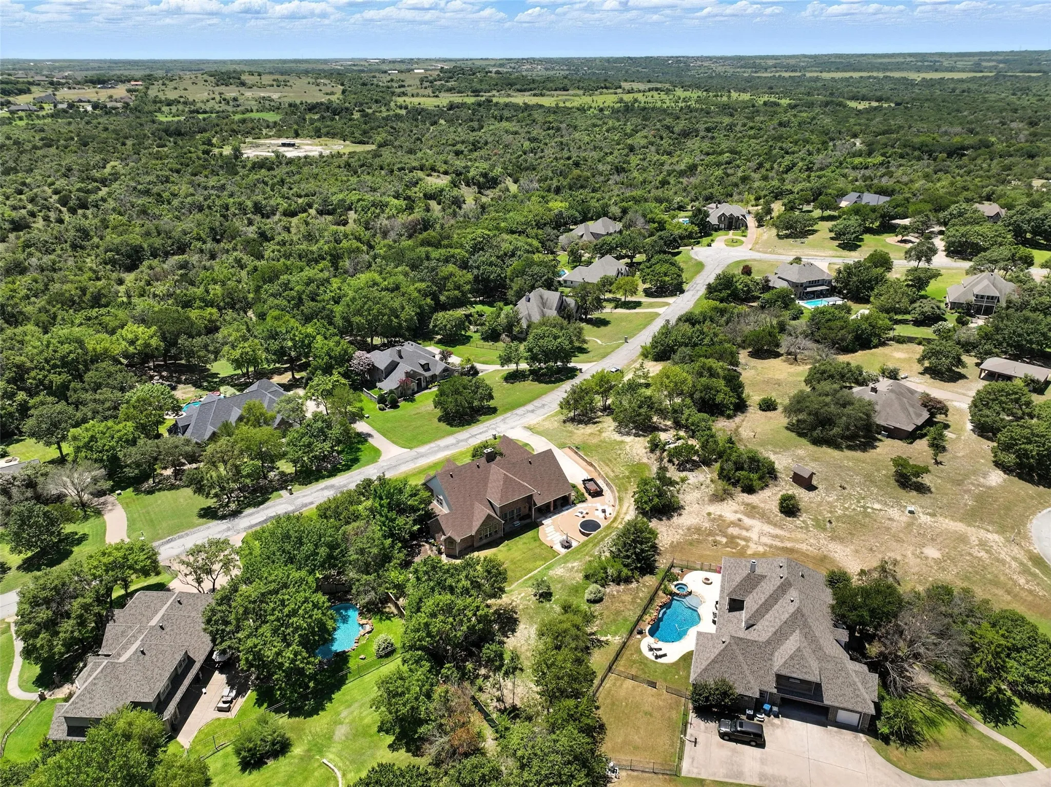 Single Family Residence For Sale in Parker County , 381 Creek Bend Drive, Aledo, Texas 76008, 5 Bedroom, 4 Bathroom, 3 Garage spaces, 4,315 Sqft, built in 2005, mls#21379330, Real Estate Agent in Aledo, Homes For Sale in Parker county, Homes For Sale in Aledo, Realtor in Aledo Texas, Real Estate Brokerage Independent Realty Texas, Luminita Cordes Realtor