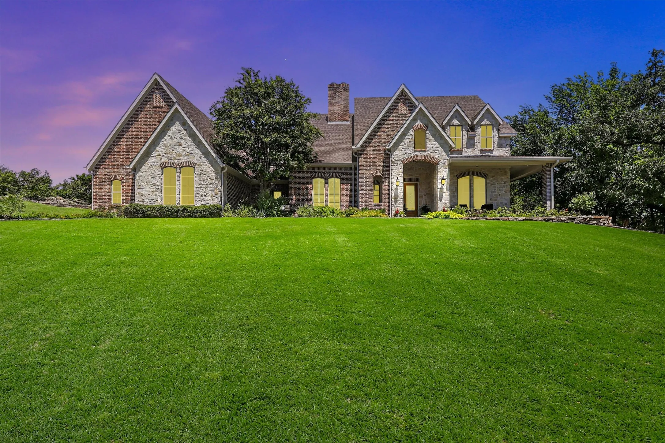 Single Family Residence For Sale in Parker County , 381 Creek Bend Drive, Aledo, Texas 76008, 5 Bedroom, 4 Bathroom, 3 Garage spaces, 4,315 Sqft, built in 2005, mls#21379330, Real Estate Agent in Aledo, Homes For Sale in Parker county, Homes For Sale in Aledo, Realtor in Aledo Texas, Real Estate Brokerage Independent Realty Texas, Luminita Cordes Realtor