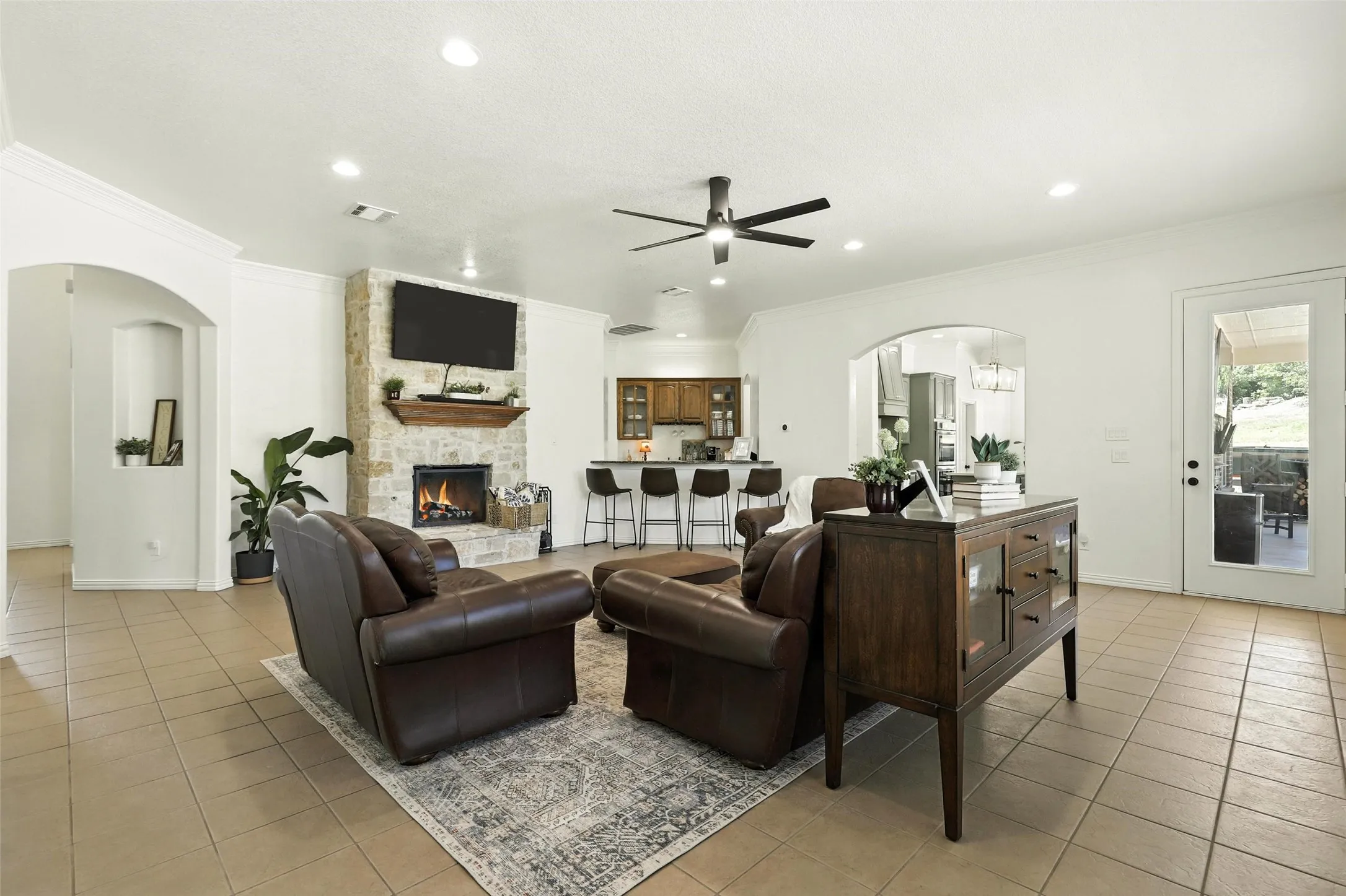 Single Family Residence For Sale in Parker County , 381 Creek Bend Drive, Aledo, Texas 76008, 5 Bedroom, 4 Bathroom, 3 Garage spaces, 4,315 Sqft, built in 2005, mls#21379330, Real Estate Agent in Aledo, Homes For Sale in Parker county, Homes For Sale in Aledo, Realtor in Aledo Texas, Real Estate Brokerage Independent Realty Texas, Luminita Cordes Realtor