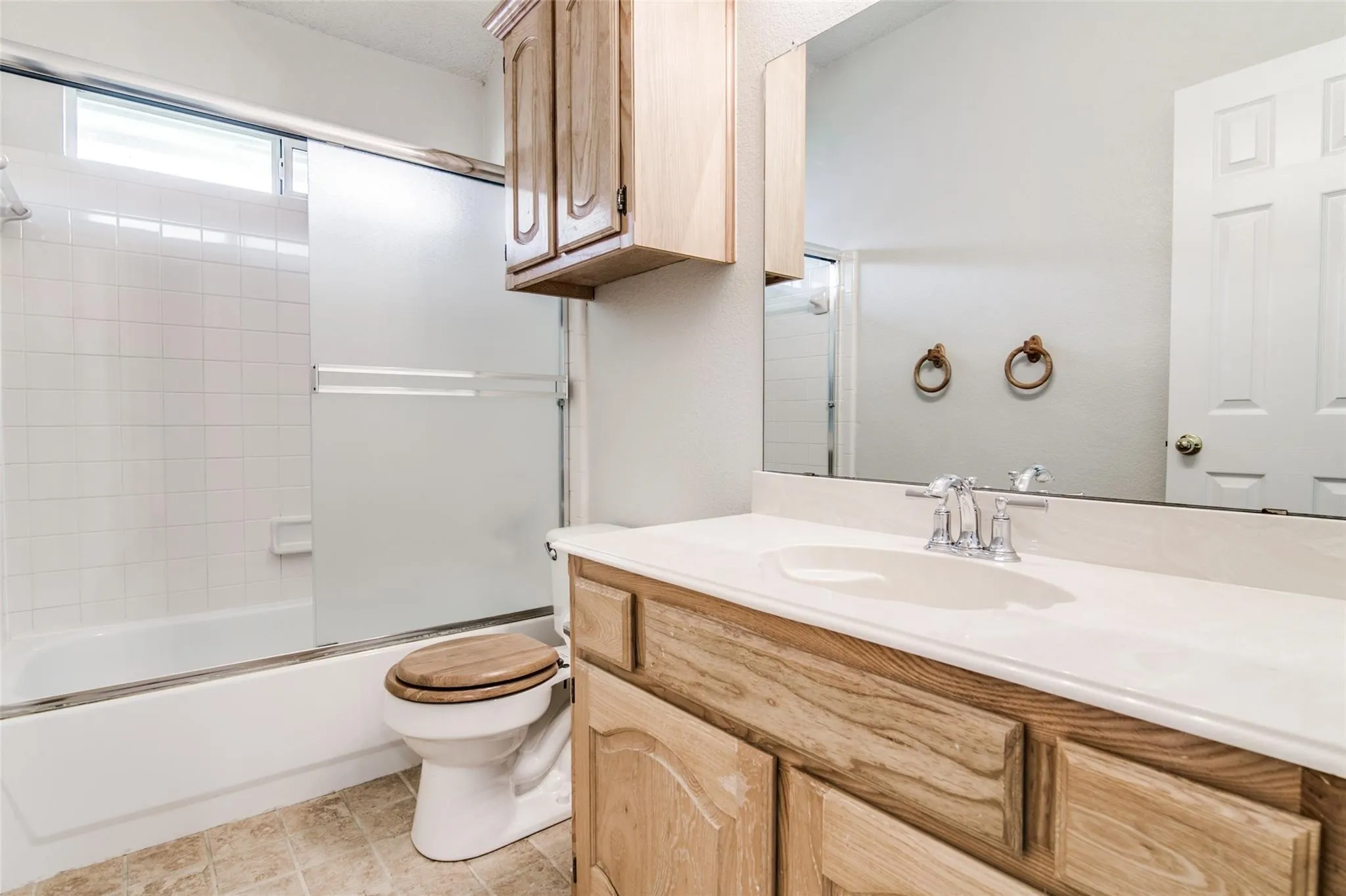 Single Family Residence For Rent in Rockwall County , 616 Big Oak Court, Rockwall, Texas 75087, 4 Bedroom, 2 Bathroom, 2 Garage spaces, 2,116 Sqft, built in 1998, mls#21378681, Real Estate Agent in Rockwall, Homes For Rent in Rockwall county, Homes For Rent in Rockwall, Realtor in Rockwall Texas, Real Estate Brokerage Independent Realty Texas, Luminita Cordes Realtor