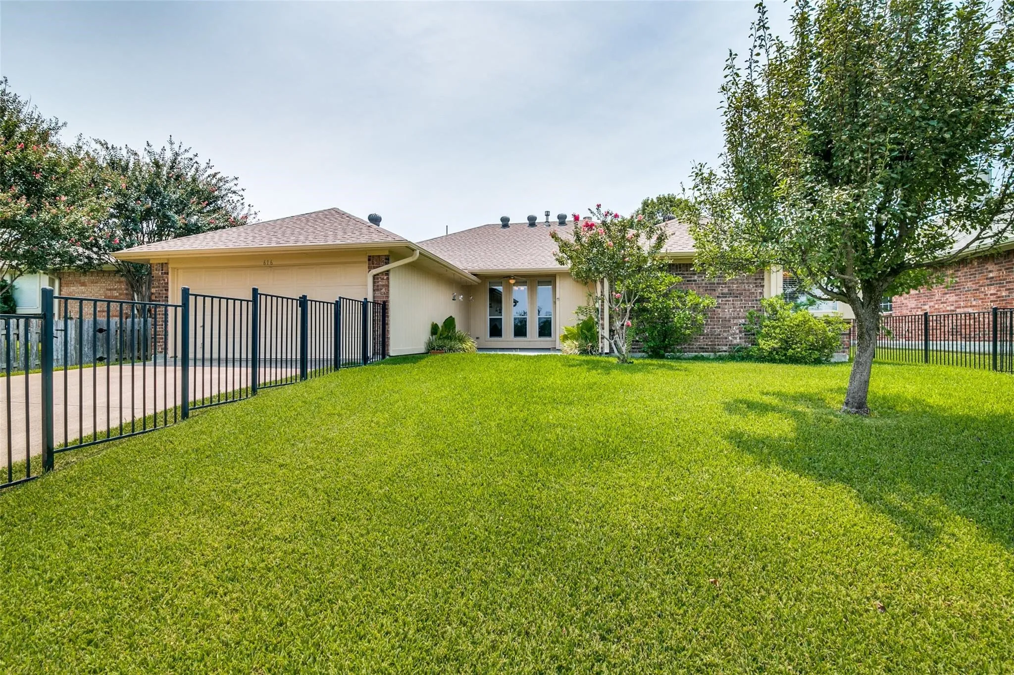 Single Family Residence For Rent in Rockwall County , 616 Big Oak Court, Rockwall, Texas 75087, 4 Bedroom, 2 Bathroom, 2 Garage spaces, 2,116 Sqft, built in 1998, mls#21378681, Real Estate Agent in Rockwall, Homes For Rent in Rockwall county, Homes For Rent in Rockwall, Realtor in Rockwall Texas, Real Estate Brokerage Independent Realty Texas, Luminita Cordes Realtor