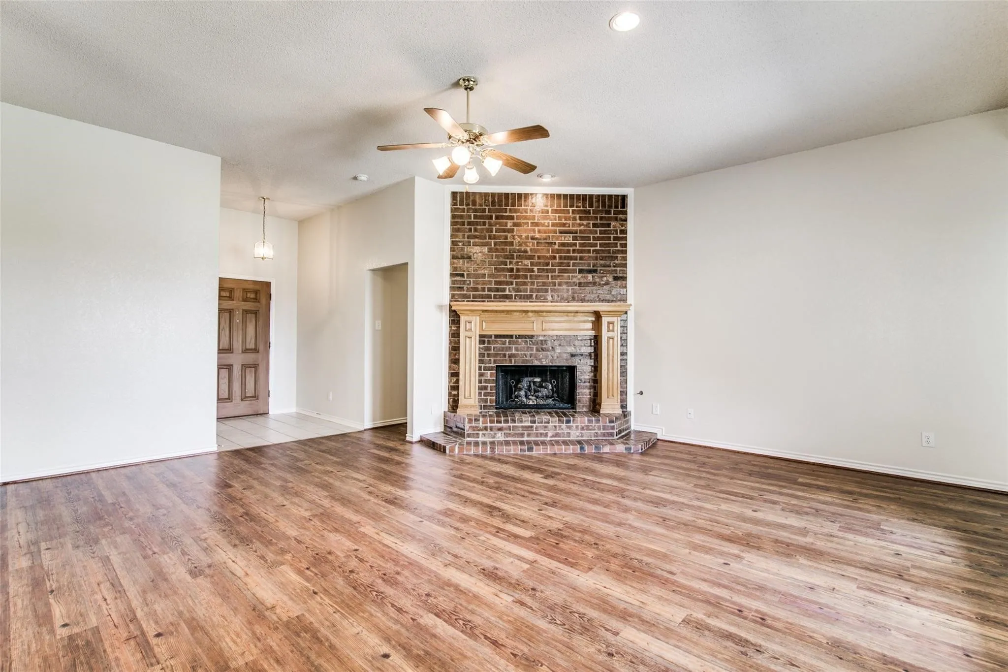 Single Family Residence For Rent in Rockwall County , 616 Big Oak Court, Rockwall, Texas 75087, 4 Bedroom, 2 Bathroom, 2 Garage spaces, 2,116 Sqft, built in 1998, mls#21378681, Real Estate Agent in Rockwall, Homes For Rent in Rockwall county, Homes For Rent in Rockwall, Realtor in Rockwall Texas, Real Estate Brokerage Independent Realty Texas, Luminita Cordes Realtor