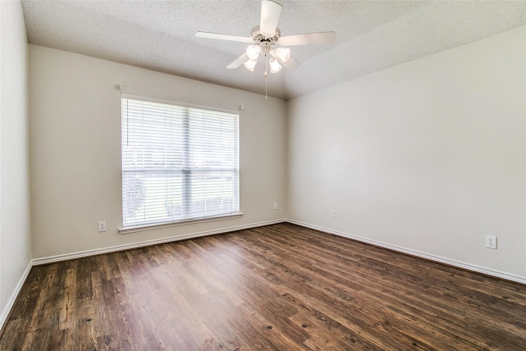 Single Family Residence For Rent in Rockwall County , 616 Big Oak Court, Rockwall, Texas 75087, 4 Bedroom, 2 Bathroom, 2 Garage spaces, 2,116 Sqft, built in 1998, mls#21378681, Real Estate Agent in Rockwall, Homes For Rent in Rockwall county, Homes For Rent in Rockwall, Realtor in Rockwall Texas, Real Estate Brokerage Independent Realty Texas, Luminita Cordes Realtor