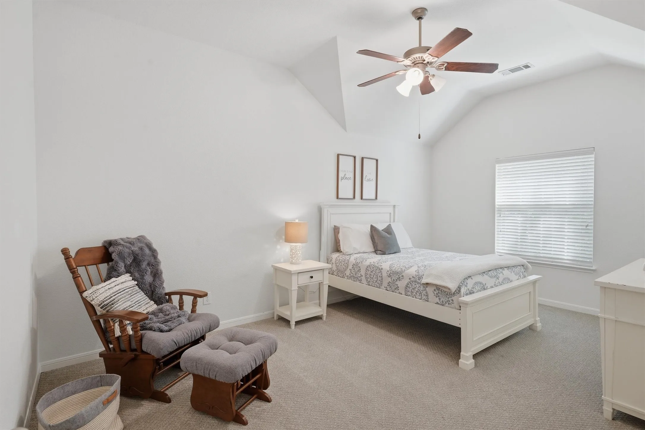 Single Family Residence For Sale in Denton County , 15821 Bent Rose Way, Fort Worth, Texas 76177, 4 Bedroom, 3 Bathroom, 3 Garage spaces, 3,247 Sqft, built in 2010, mls#21367014, Real Estate Agent in Fort Worth, Homes For Sale in Denton county, Homes For Sale in Fort Worth, Realtor in Fort Worth Texas, Real Estate Brokerage Independent Realty Texas, Luminita Cordes Realtor