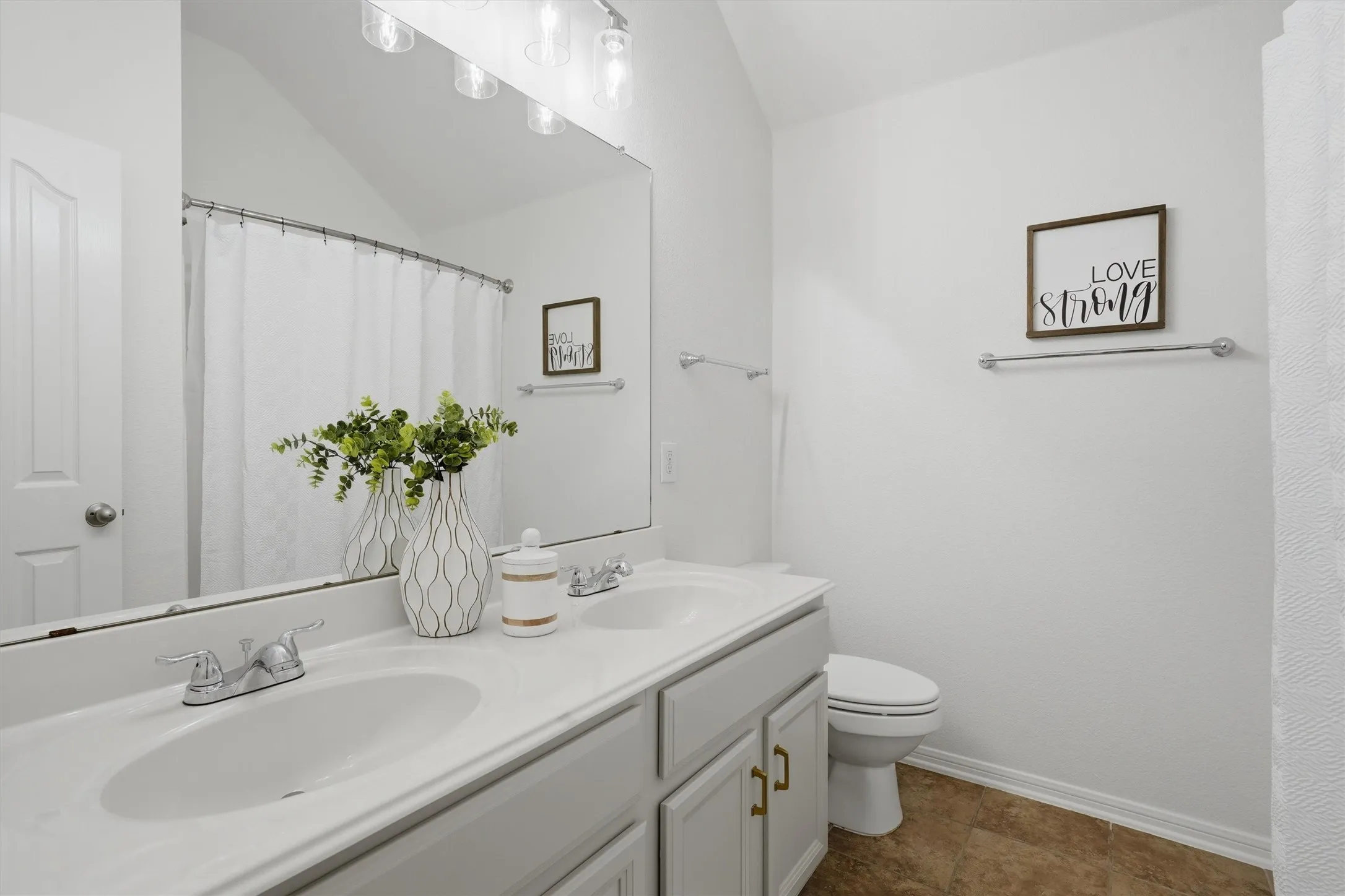 Single Family Residence For Sale in Denton County , 15821 Bent Rose Way, Fort Worth, Texas 76177, 4 Bedroom, 3 Bathroom, 3 Garage spaces, 3,247 Sqft, built in 2010, mls#21367014, Real Estate Agent in Fort Worth, Homes For Sale in Denton county, Homes For Sale in Fort Worth, Realtor in Fort Worth Texas, Real Estate Brokerage Independent Realty Texas, Luminita Cordes Realtor