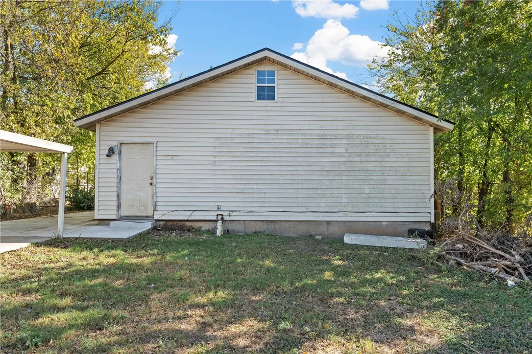 Single Family Residence For Sale in Mc Lennan County , 2021 Gurley Avenue, Waco, Texas 76706, 3 Bedroom, 2 Bathroom, 1 Garage spaces, 1,320 Sqft, built in 1943, mls#21379394, Real Estate Agent in Waco, Homes For Sale in Mc Lennan county, Homes For Sale in Waco, Realtor in Waco Texas, Real Estate Brokerage Independent Realty Texas, Luminita Cordes Realtor