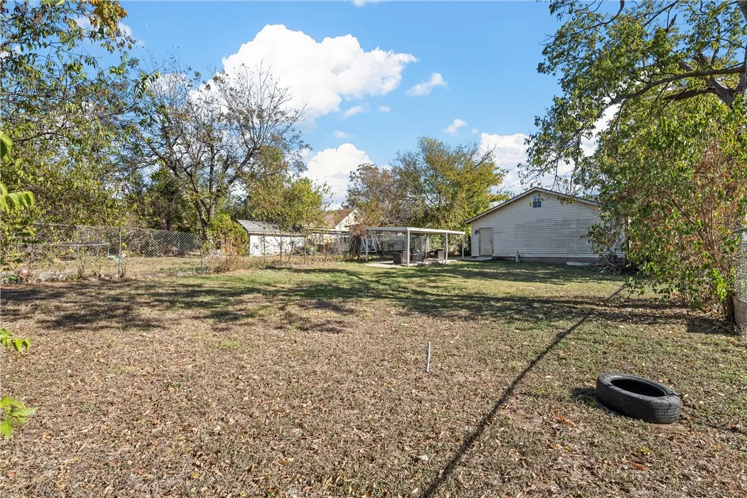 Single Family Residence For Sale in Mc Lennan County , 2021 Gurley Avenue, Waco, Texas 76706, 3 Bedroom, 2 Bathroom, 1 Garage spaces, 1,320 Sqft, built in 1943, mls#21379394, Real Estate Agent in Waco, Homes For Sale in Mc Lennan county, Homes For Sale in Waco, Realtor in Waco Texas, Real Estate Brokerage Independent Realty Texas, Luminita Cordes Realtor