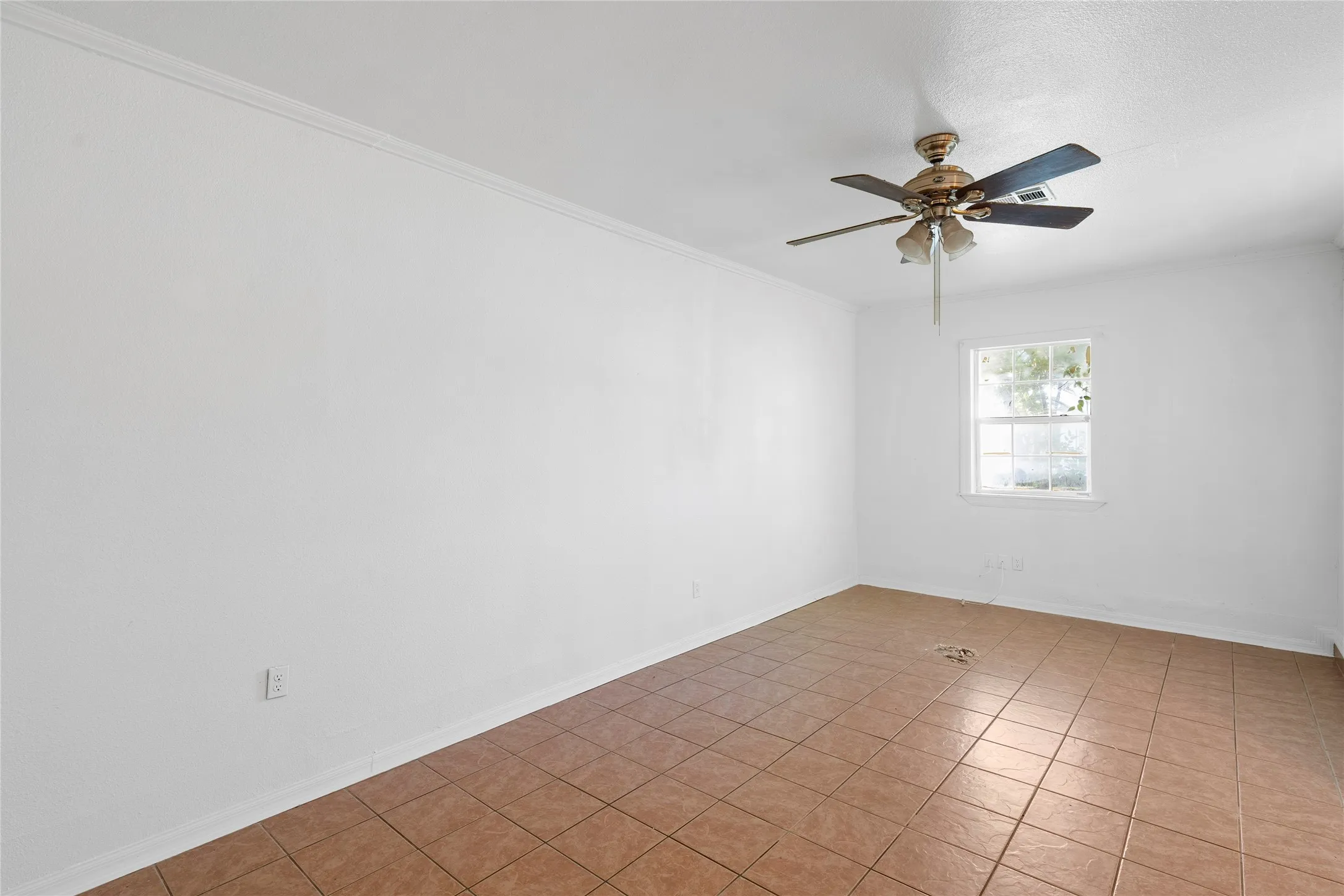 Single Family Residence For Sale in Mc Lennan County , 2021 Gurley Avenue, Waco, Texas 76706, 3 Bedroom, 2 Bathroom, 1 Garage spaces, 1,320 Sqft, built in 1943, mls#21379394, Real Estate Agent in Waco, Homes For Sale in Mc Lennan county, Homes For Sale in Waco, Realtor in Waco Texas, Real Estate Brokerage Independent Realty Texas, Luminita Cordes Realtor