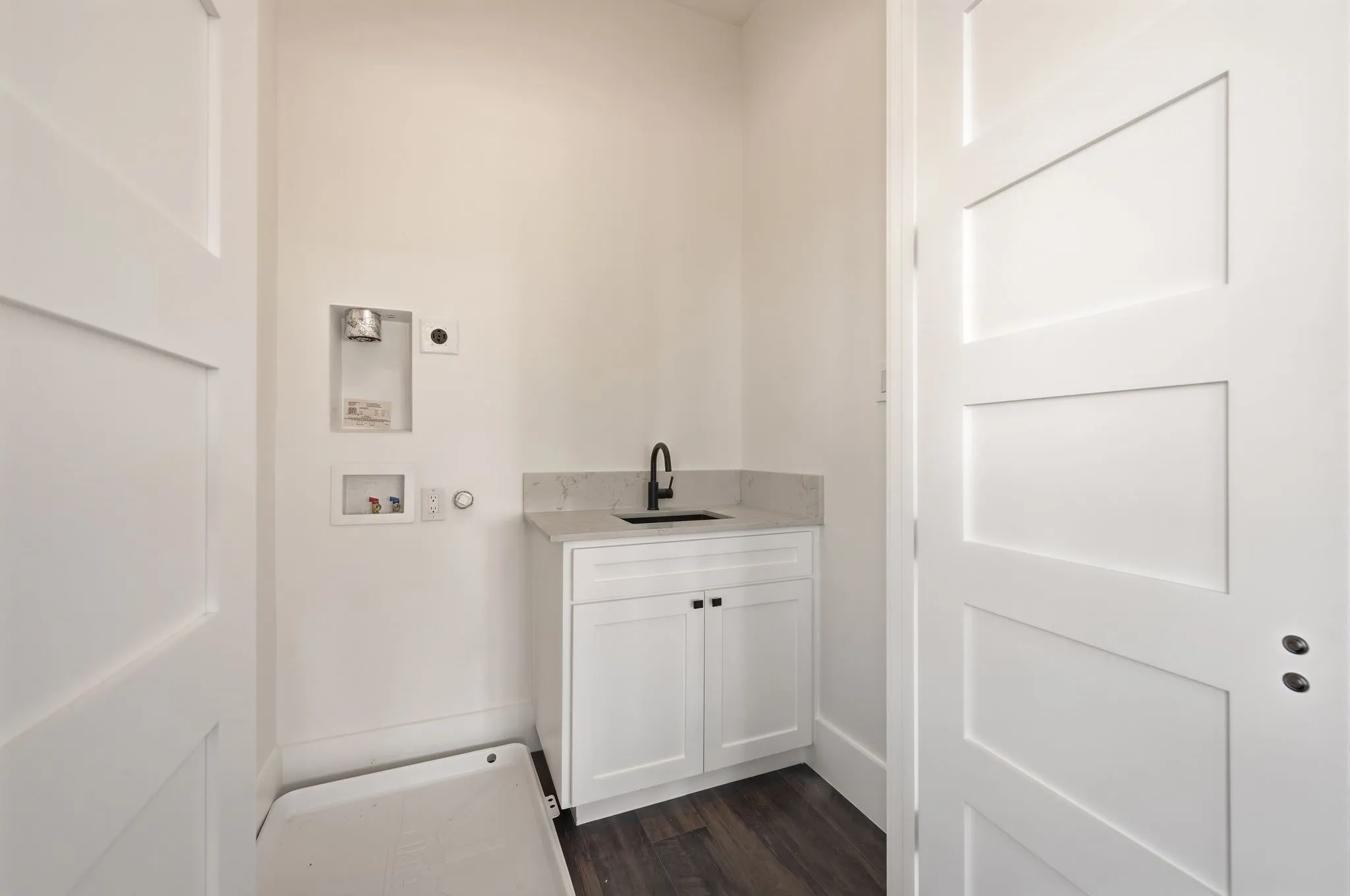 Single Family Residence For Sale in Dallas County , 4109 Khawlah Nafal Court, Irving, Texas 75038, 4 Bedroom, 6 Bathroom, 2 Garage spaces, 3,134 Sqft, built in 2025, mls#21379401, Real Estate Agent in Irving, Homes For Sale in Dallas county, Homes For Sale in Irving, Realtor in Irving Texas, Real Estate Brokerage Independent Realty Texas, Luminita Cordes Realtor